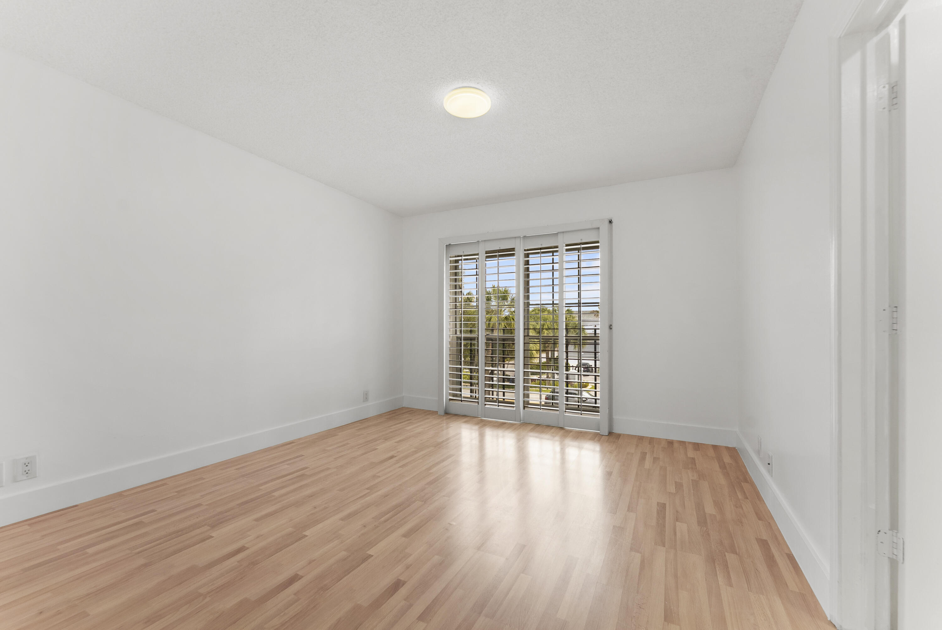 HILLSBORO BEACH - Residential