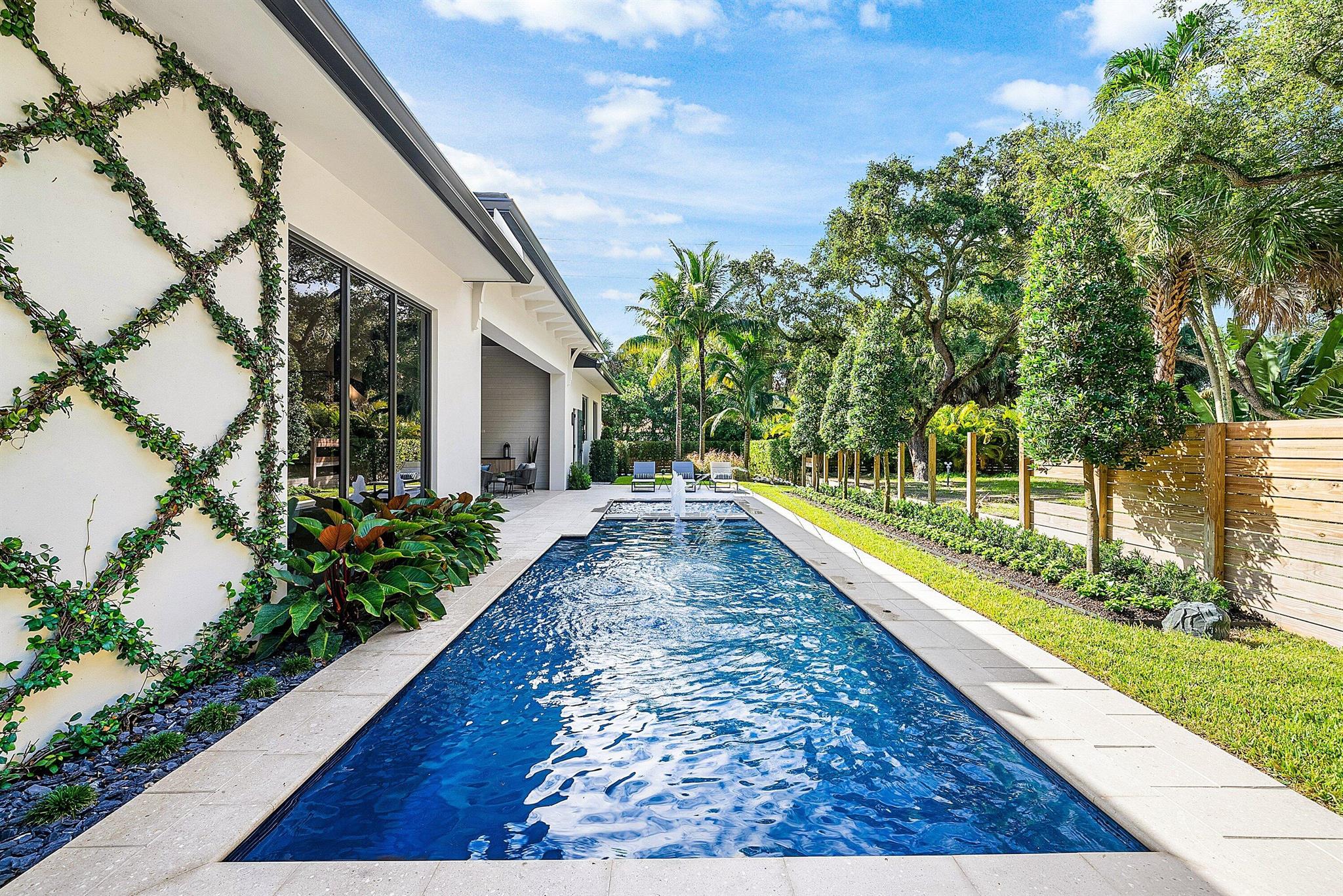 PALM BEACH FARMS CO 11 - Residential