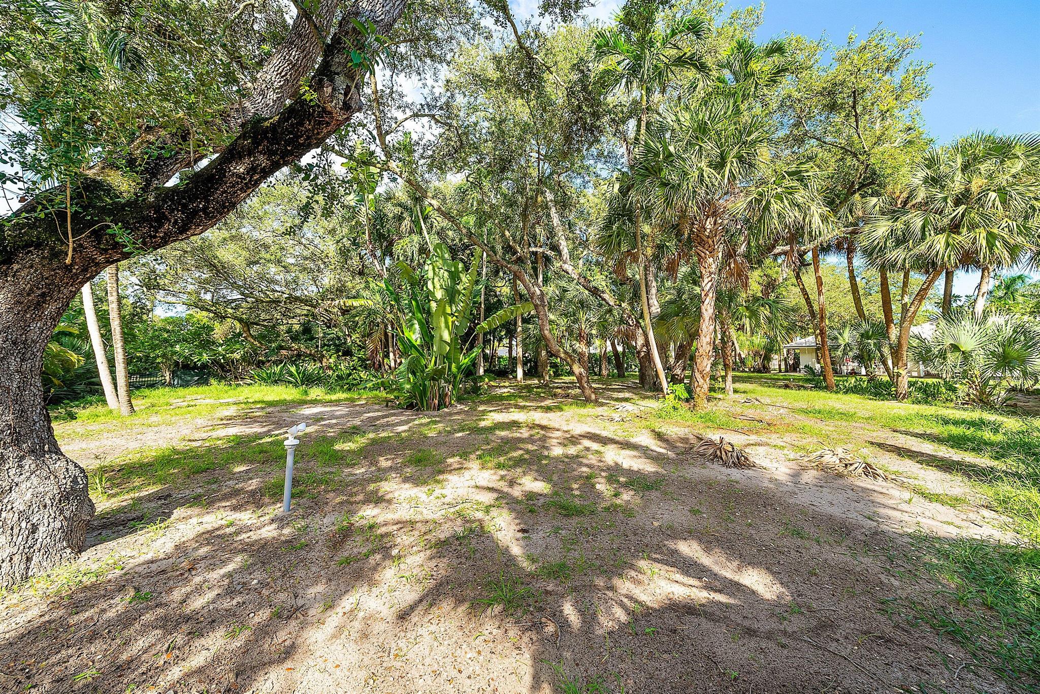 PALM BEACH FARMS CO 11 - Residential