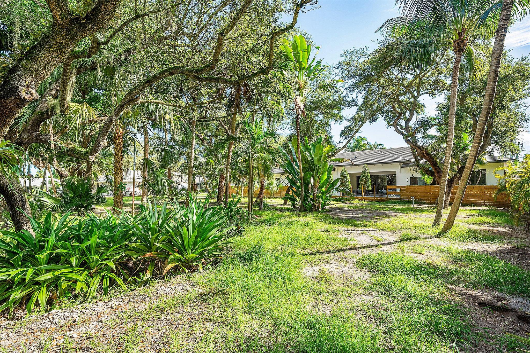PALM BEACH FARMS CO 11 - Residential