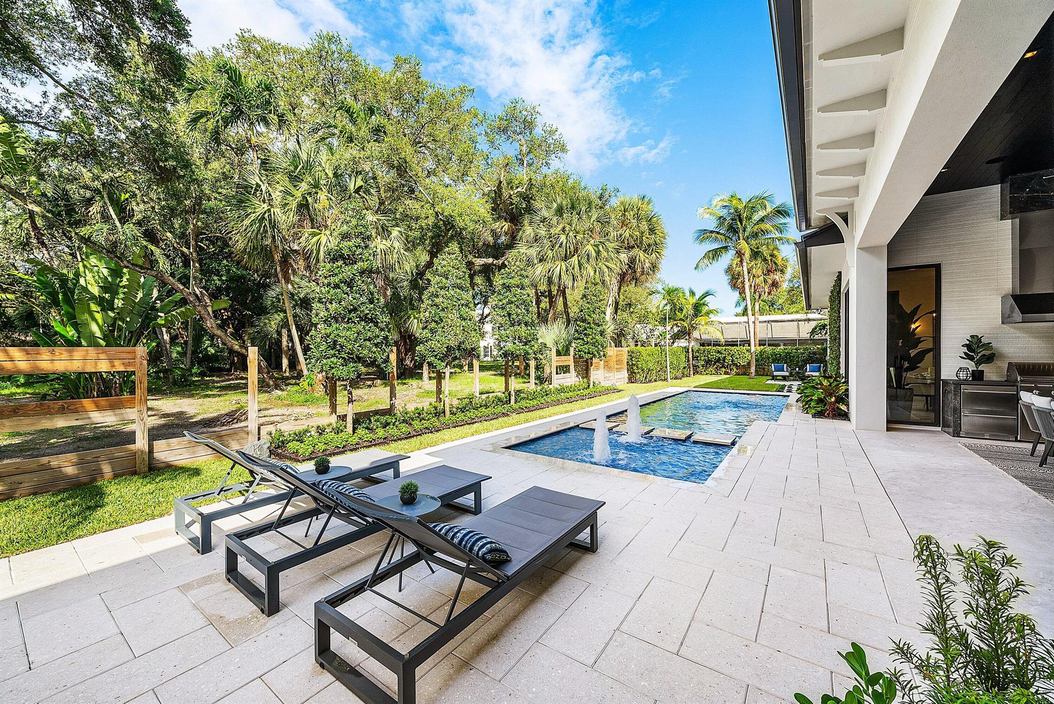 PALM BEACH FARMS CO 11 - Residential