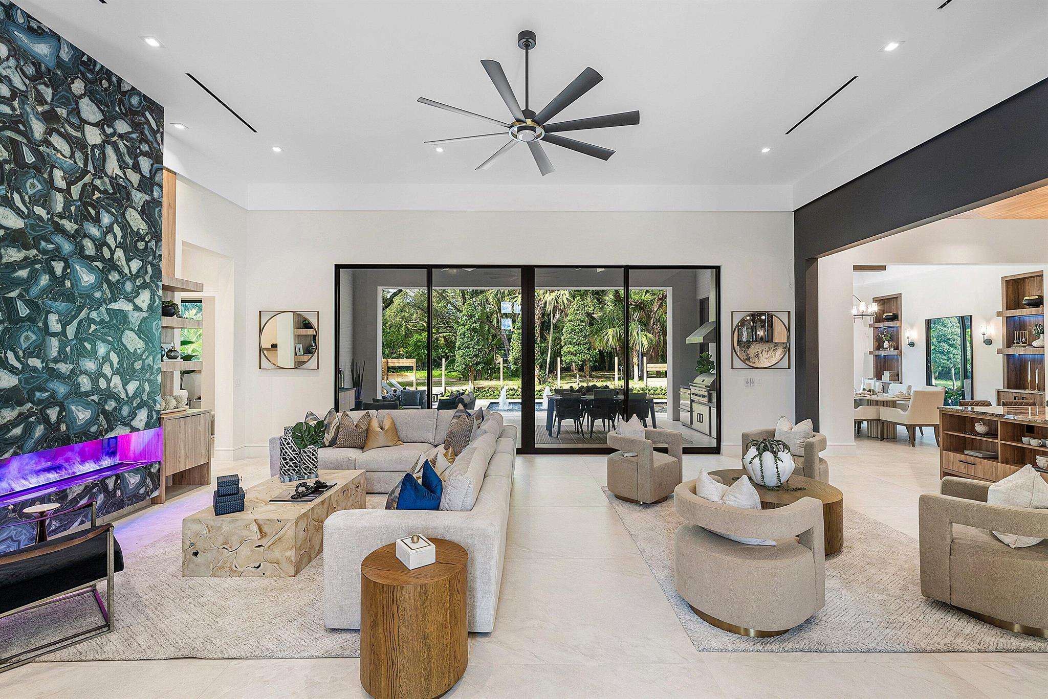 PALM BEACH FARMS CO 11 - Residential