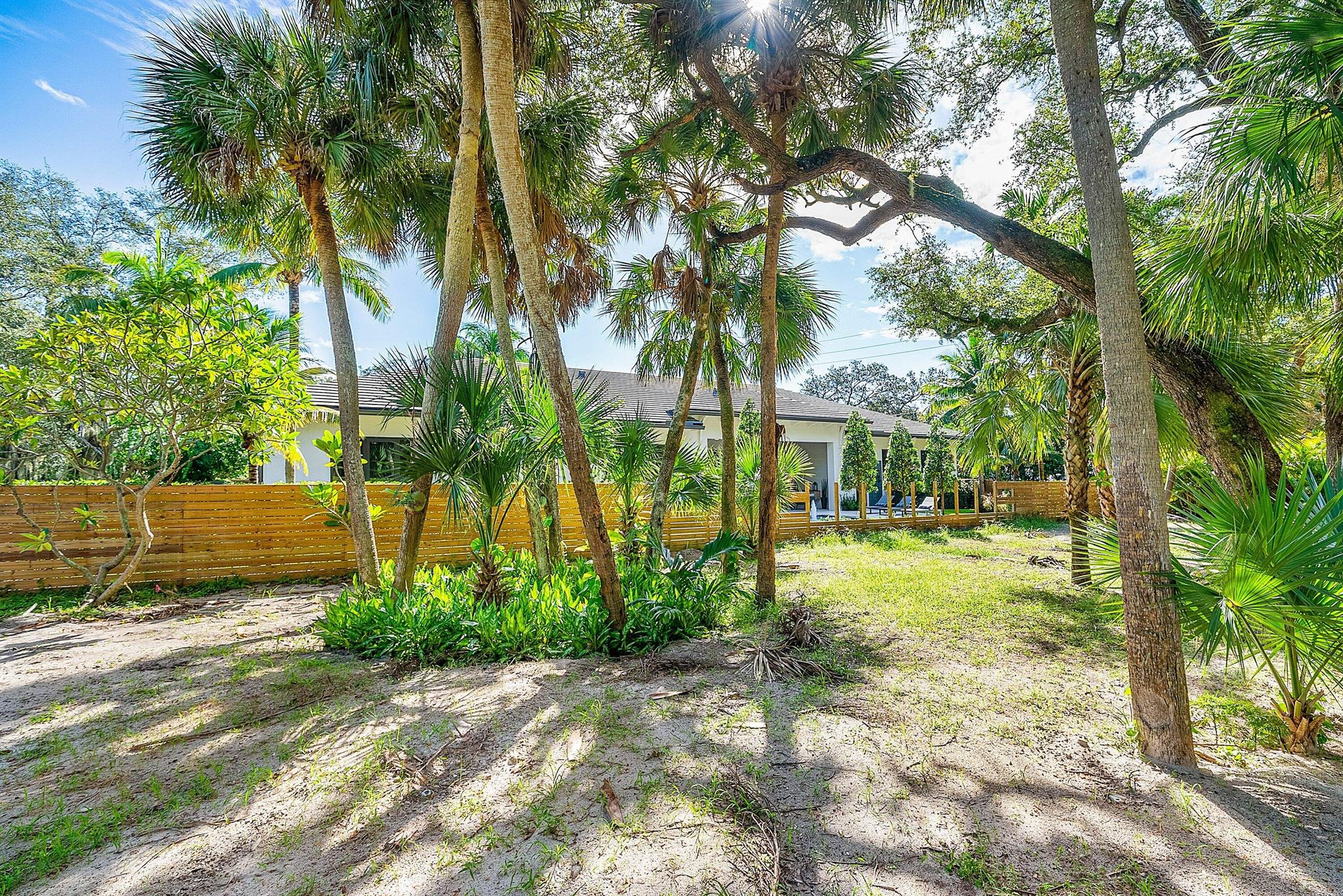 PALM BEACH FARMS CO 11 - Residential