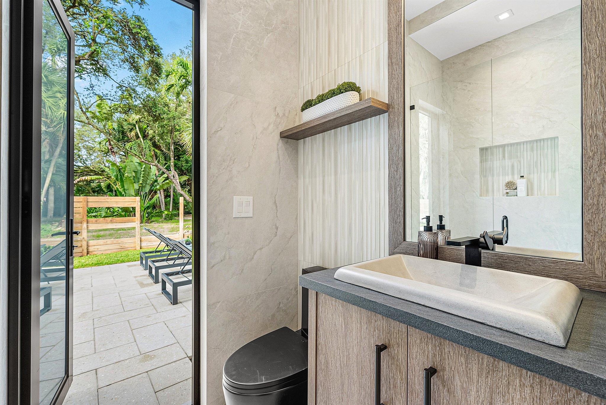 PALM BEACH FARMS CO 11 - Residential