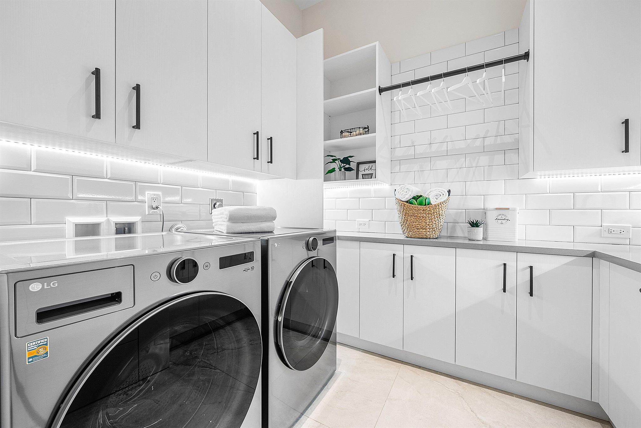 PALM BEACH FARMS CO 11 - Residential
