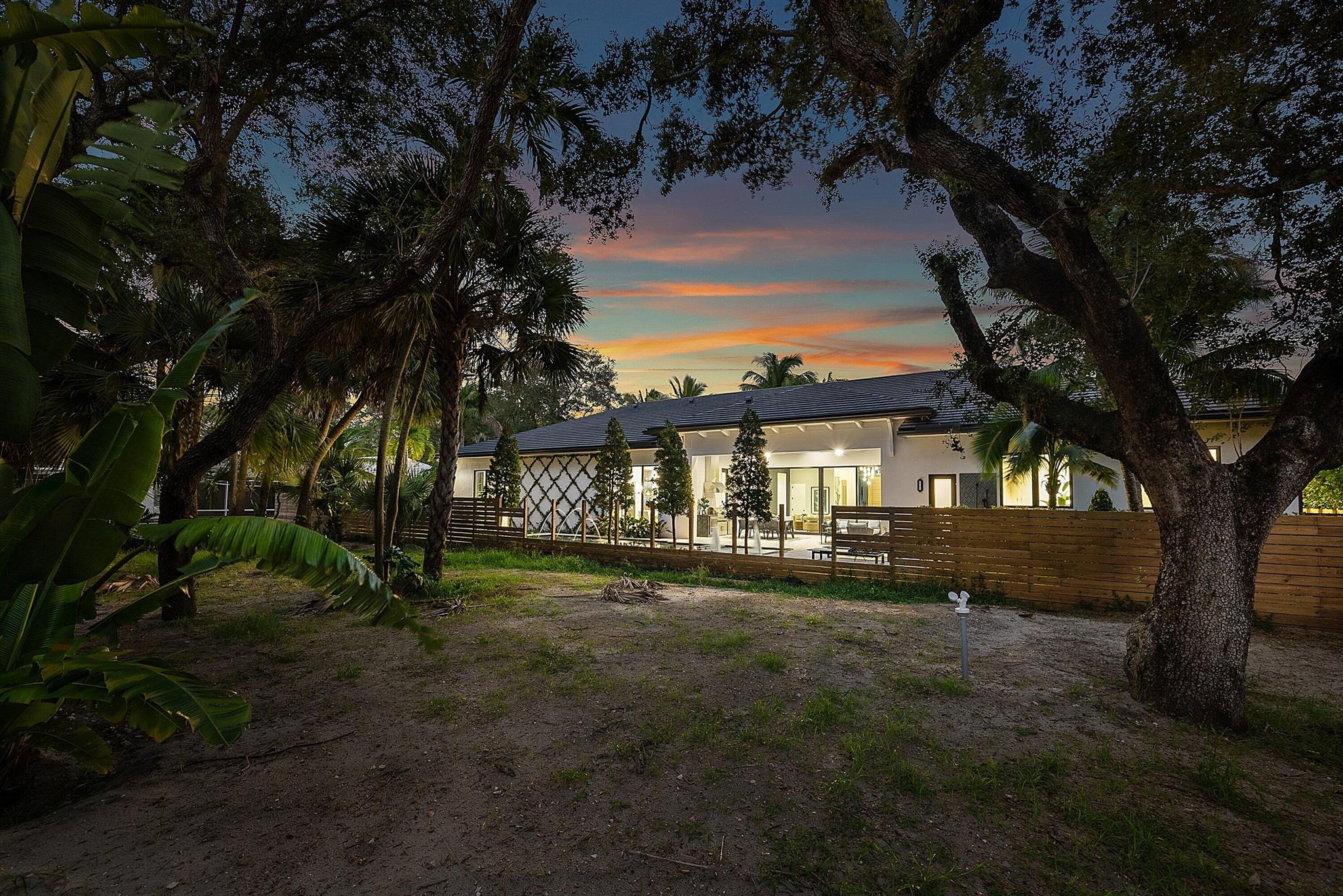 PALM BEACH FARMS CO 11 - Residential