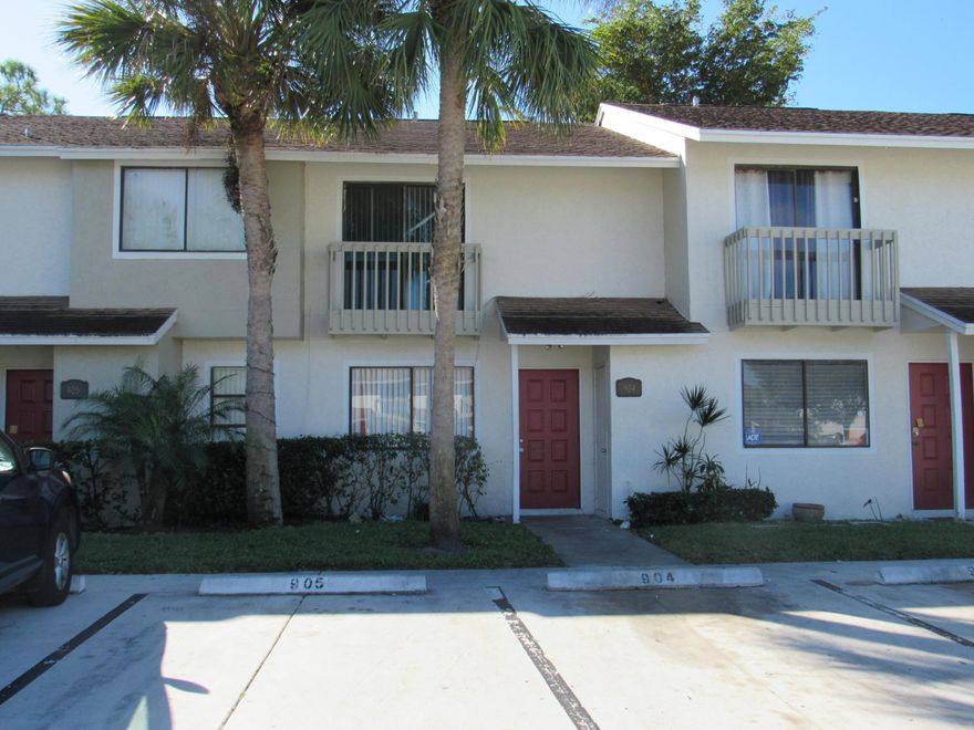 NICE 2 BEDROOMS 2.5 BATHROOMS TOWNHOME. NICE KITCHEN CABINETS GRANITE COUNTER TOP. HAS CERAMIC TILE FLOORS DOWNSTAIRS CARPET UPSTAIRS. STORAGE. QUIET NEIGHBORHOOD WITH COMMUNITY POOL, TENNIS COURT. HIGH RATED SCHOOLS