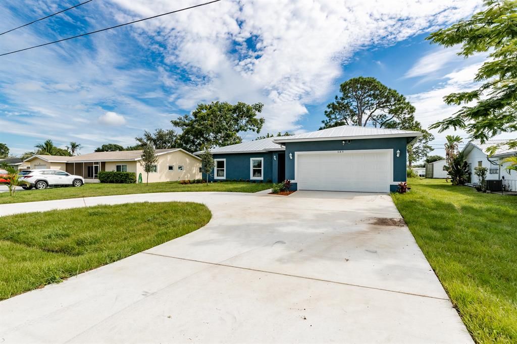 Photo of 589 SE Floresta Drive, Port Saint Lucie, FL 34983 (MLS # R10746425)