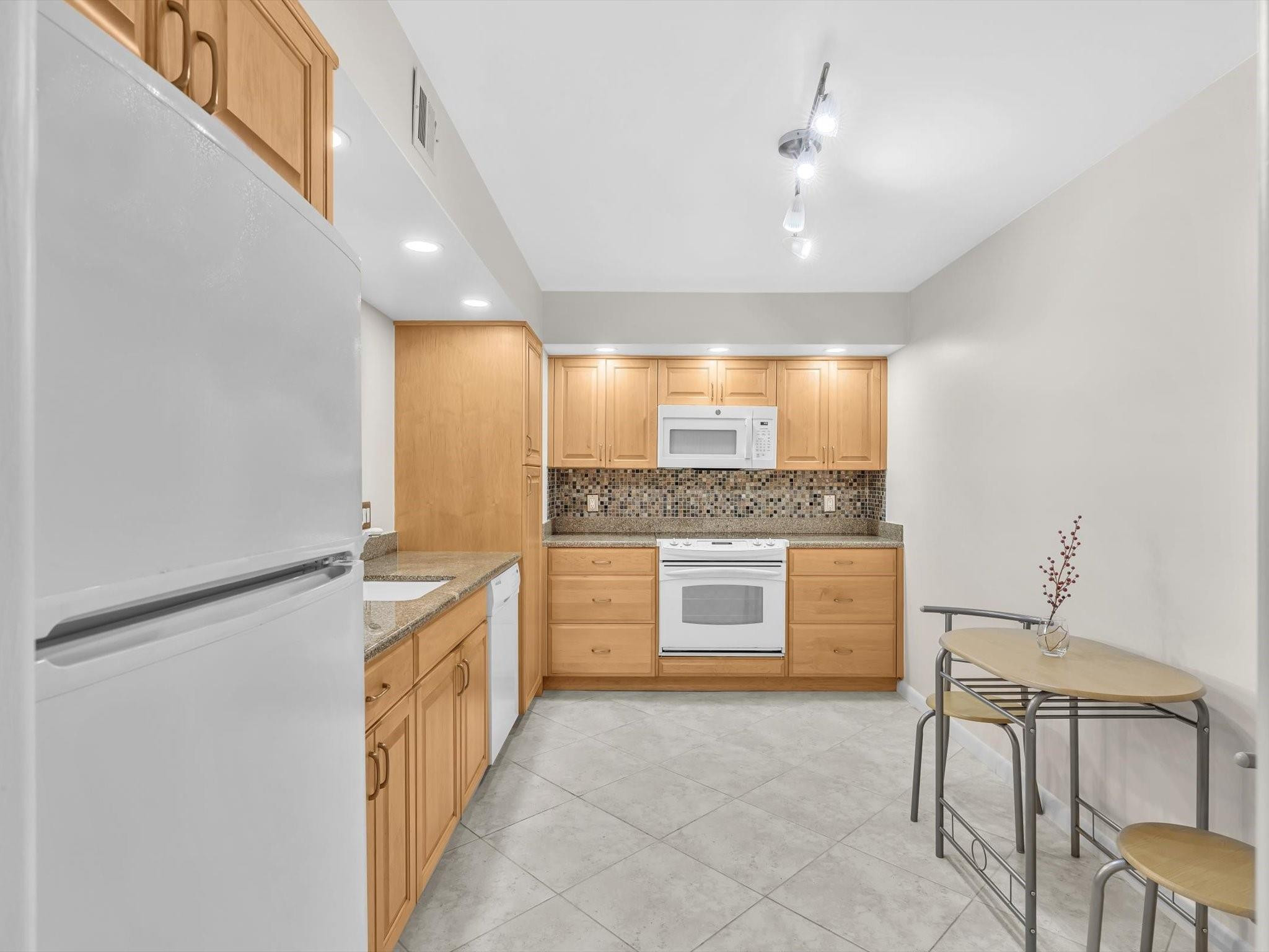 OPAL TOWERS WEST CONDO - Residential Lease