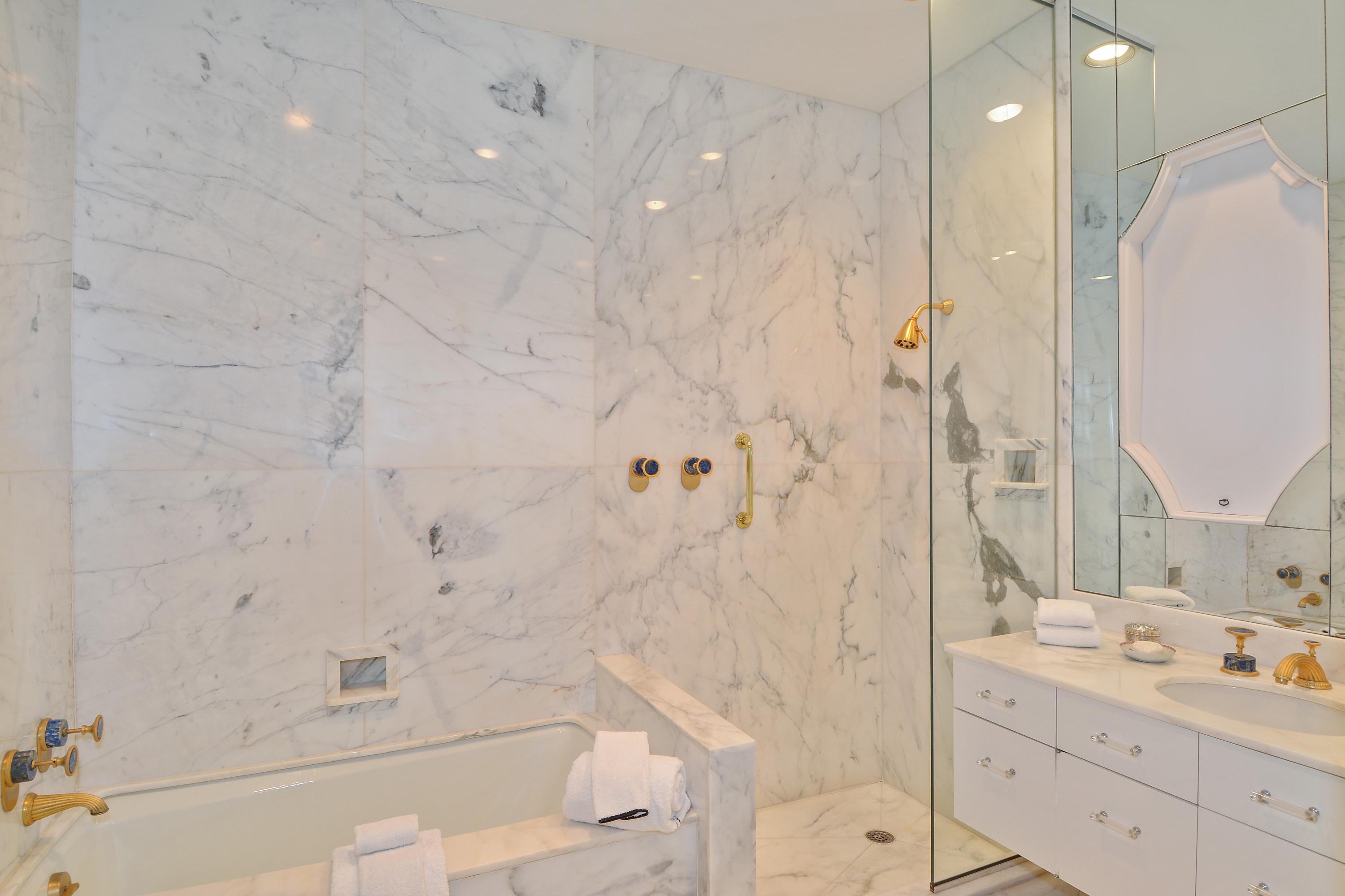 JAMAICA LANE IN - Residential