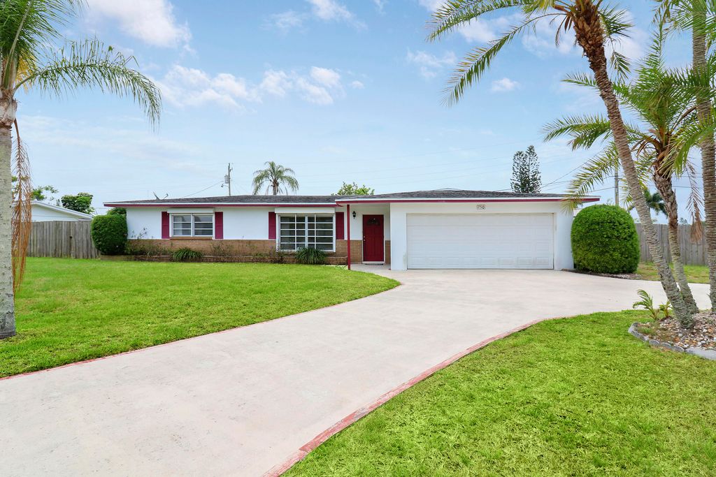 Photo of 750 Oak Street, Port Saint Lucie, FL 34952 (MLS # R10988789)