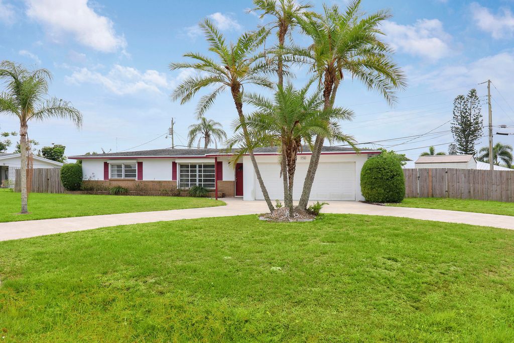 Photo of 750 Oak Street, Port Saint Lucie, FL 34952 (MLS # R10988789)