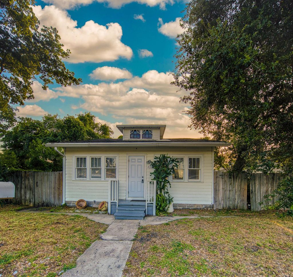 Photo of 225 S K Street #Main House, Lake Worth Beach, FL 33460 (MLS # R11106192)