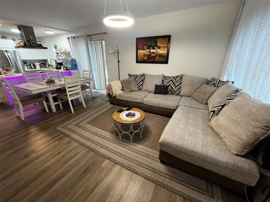 This corner unit is best located unit in complex.Washer and dryer is in unit.Private area.Completely redone.