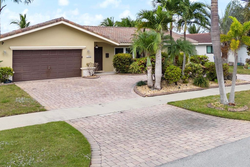 Photo of 1431 SE 14th Court, Deerfield Beach, FL 33441 (MLS # R10939477)