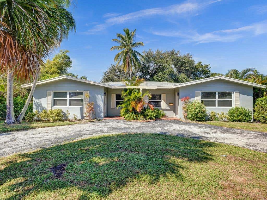 Photo of 6581 NE 7th Avenue, Boca Raton, FL 33487 (MLS # R10934750)