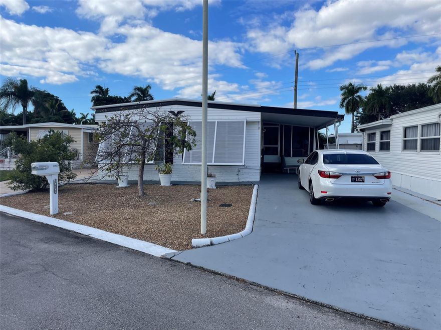 Comes with everything - -Absolutely gorgeous true 3/2 double wide with carport - shed - screened in area - - - one of the largest homes available in Park City - -assoc. states it is HOPA verified - -lots of room for parking - -roof / 2017 - really nice and ready to move in - -