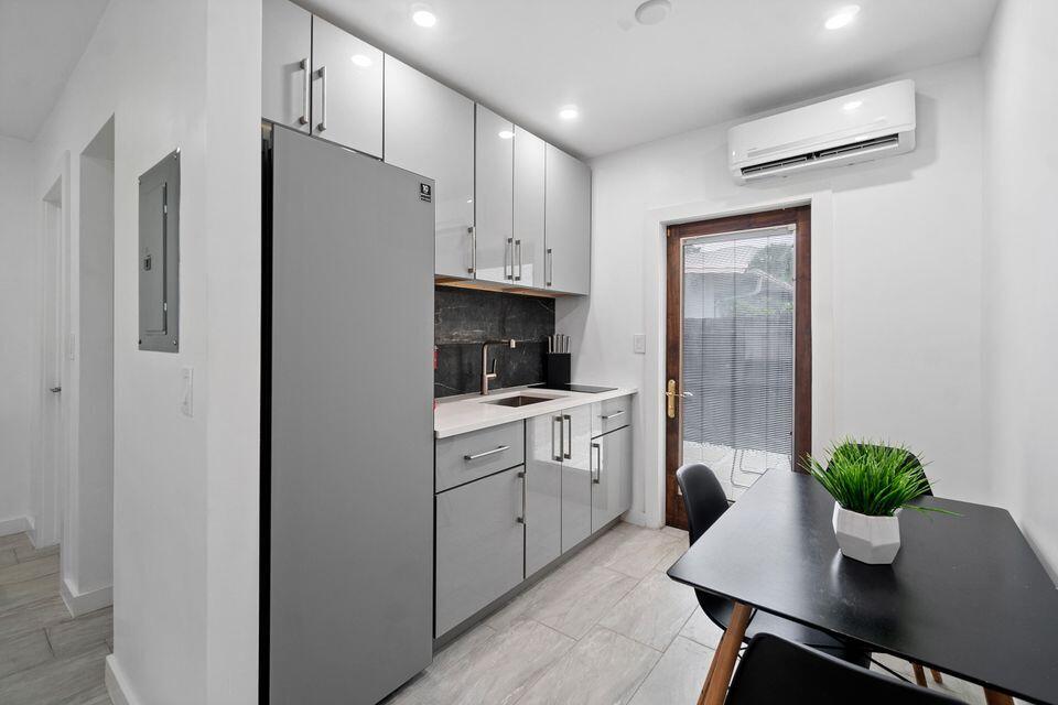 DELRAY TOWN OF - Residential Income