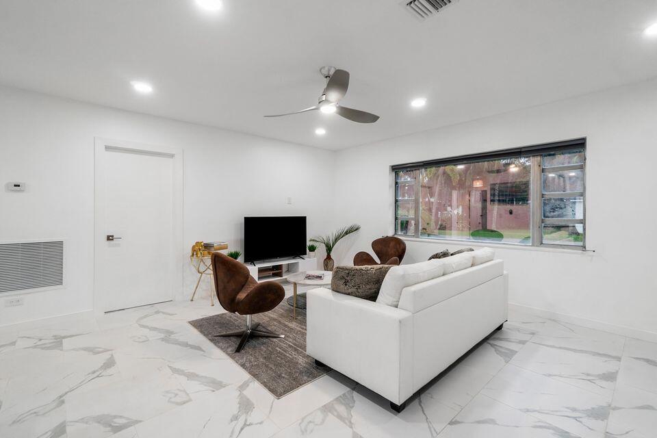 DELRAY TOWN OF - Residential Income