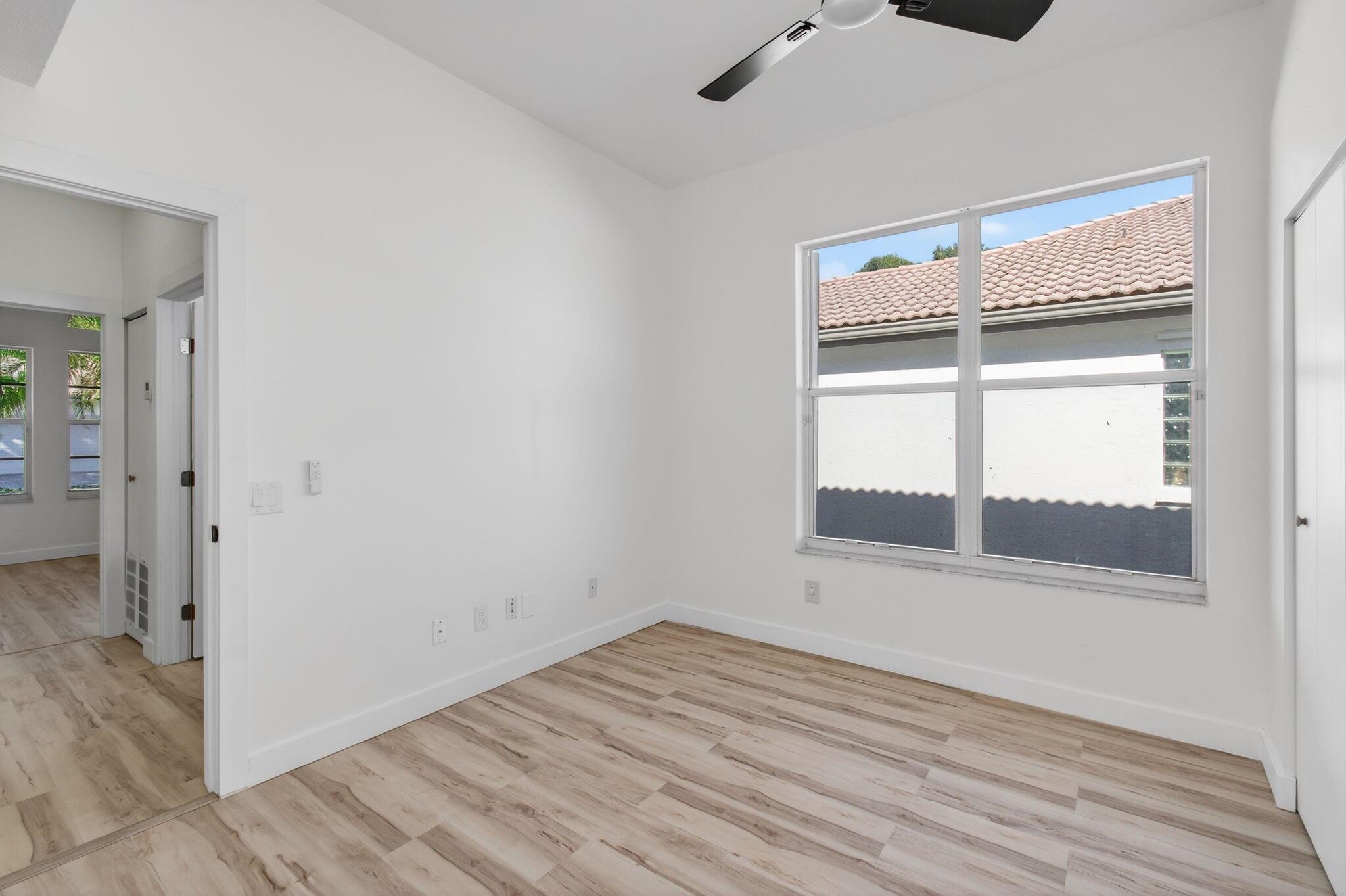 VALENCIA LAKES - Residential