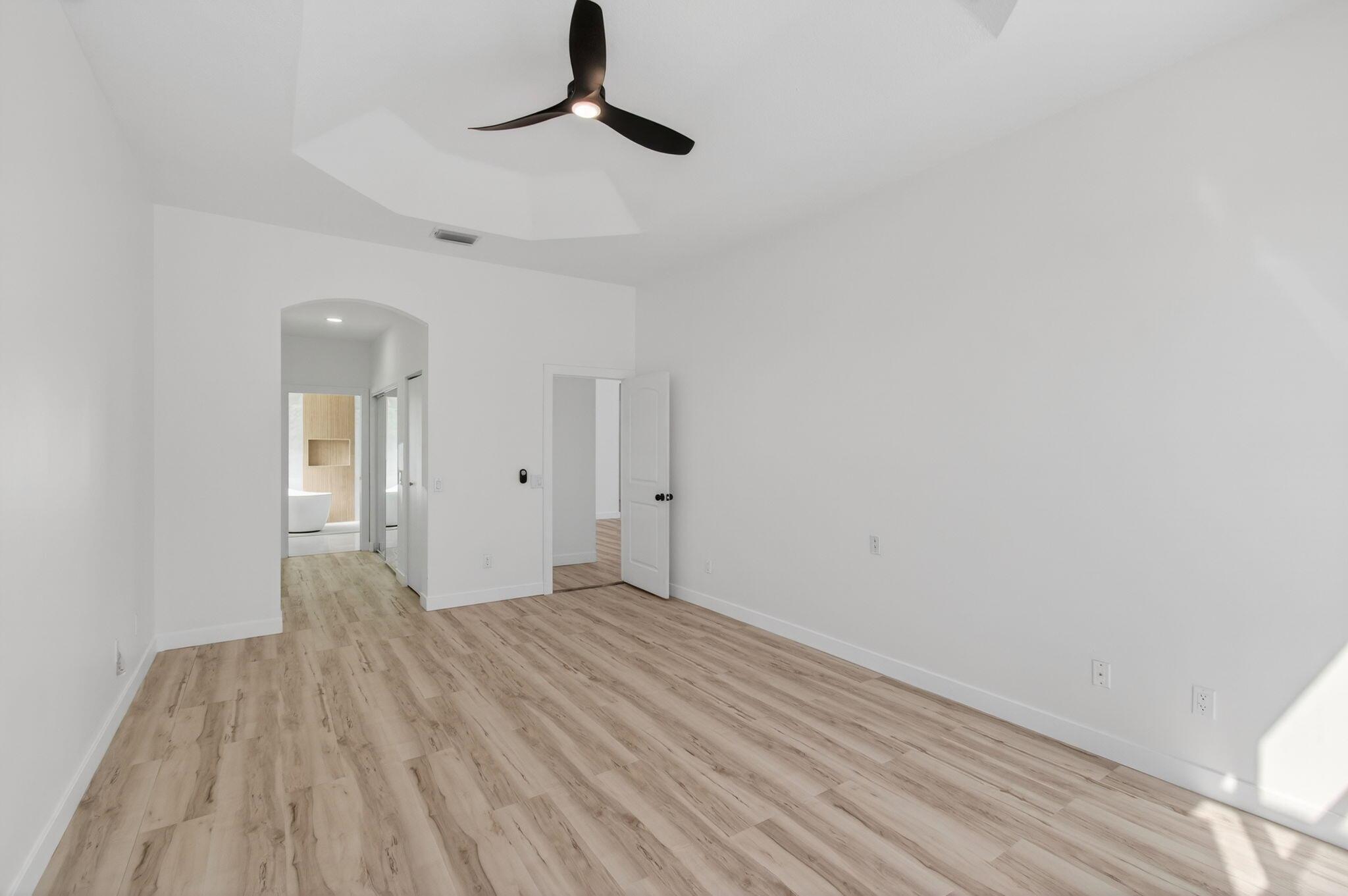 VALENCIA LAKES - Residential