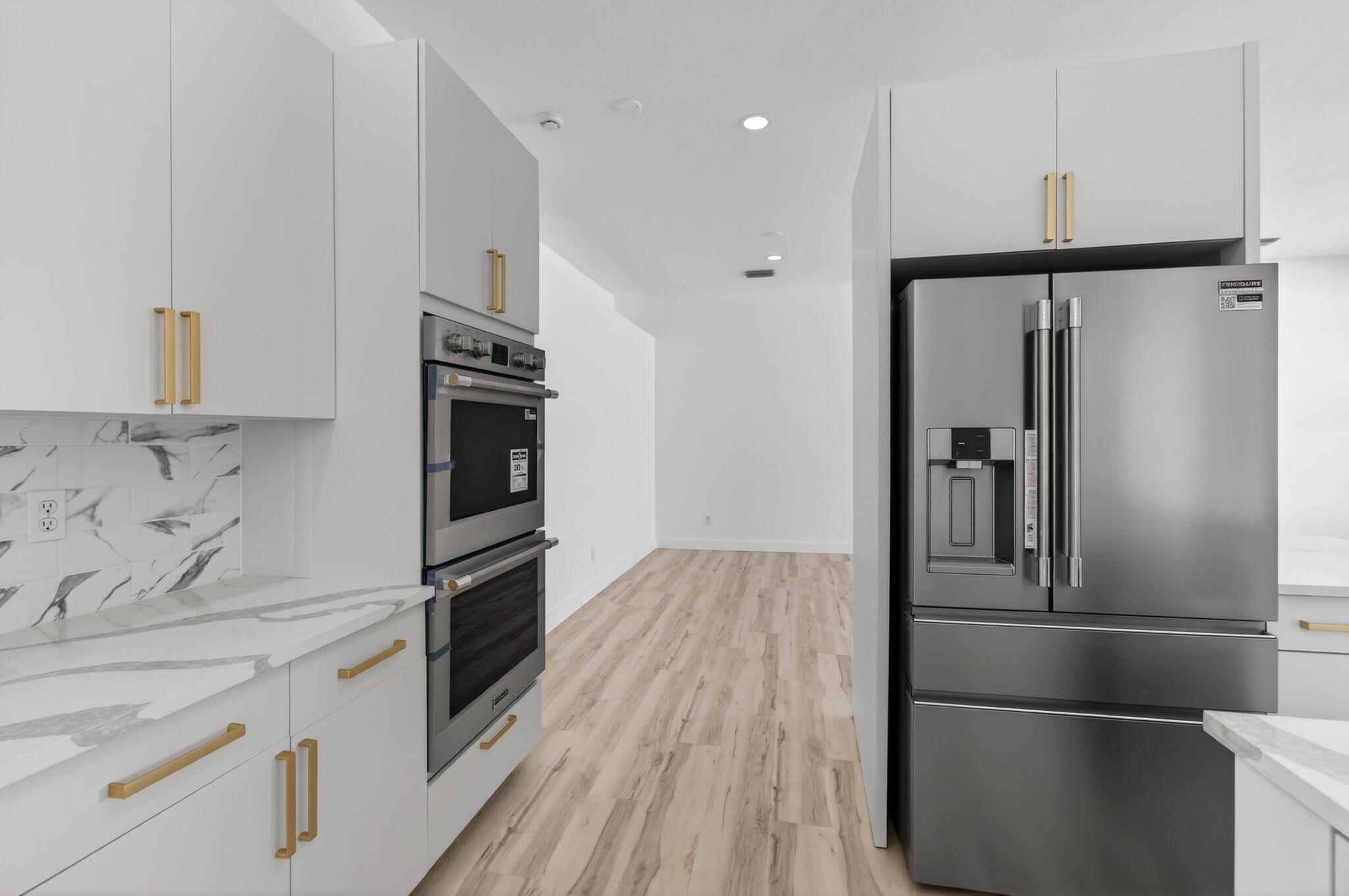 VALENCIA LAKES - Residential