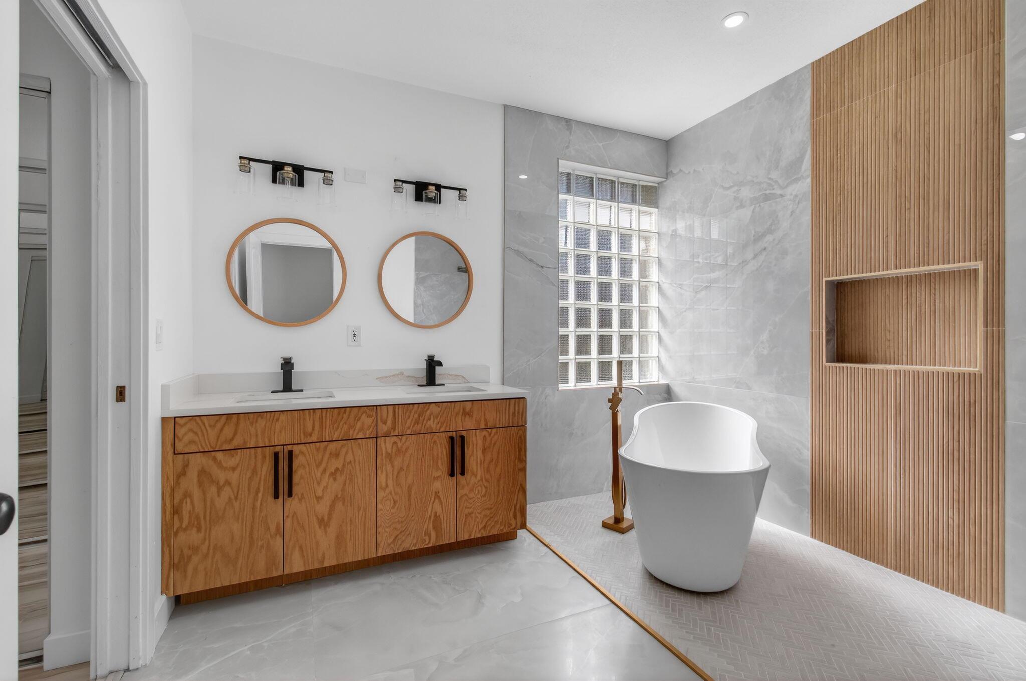 VALENCIA LAKES - Residential