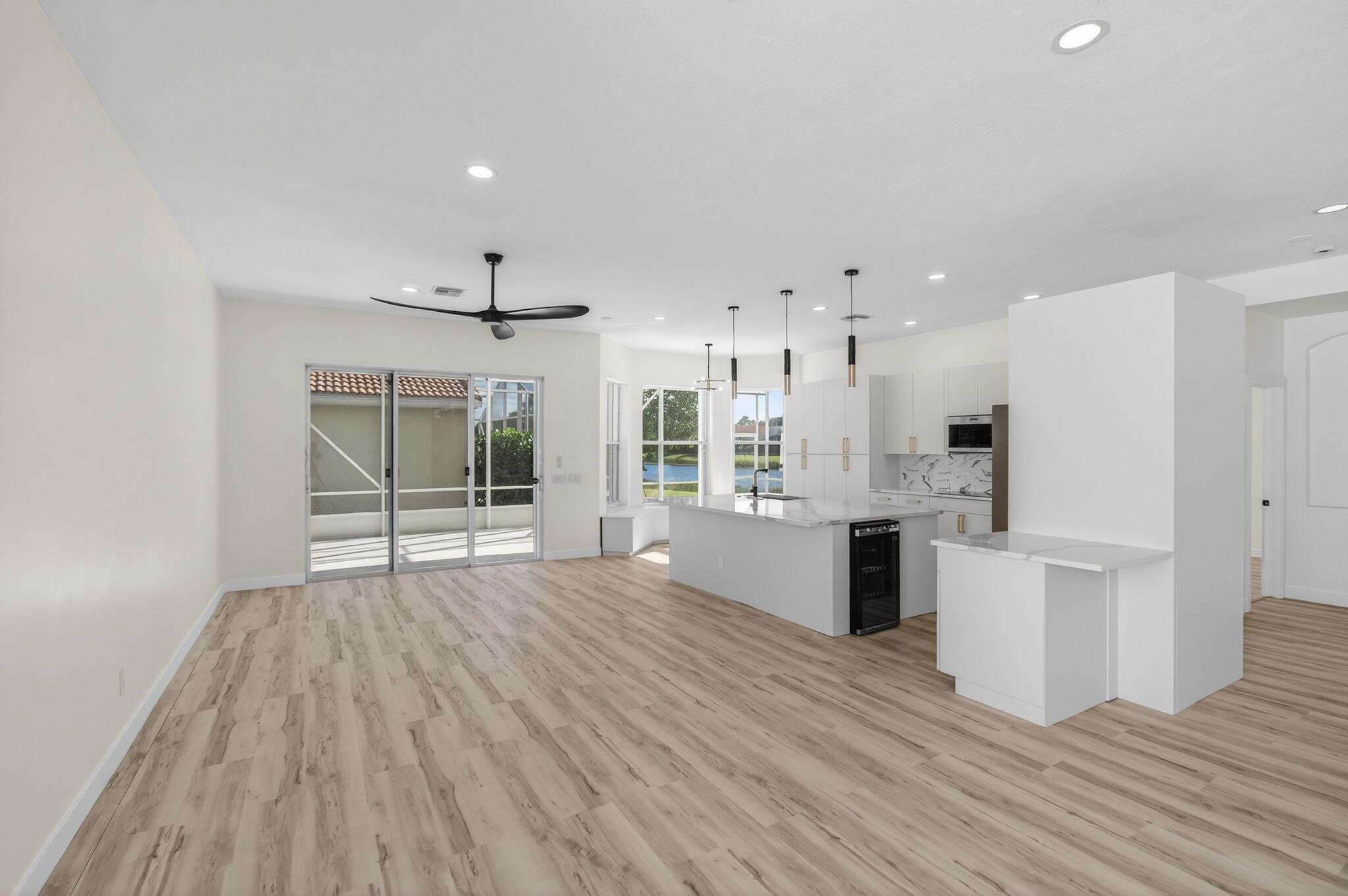 VALENCIA LAKES - Residential