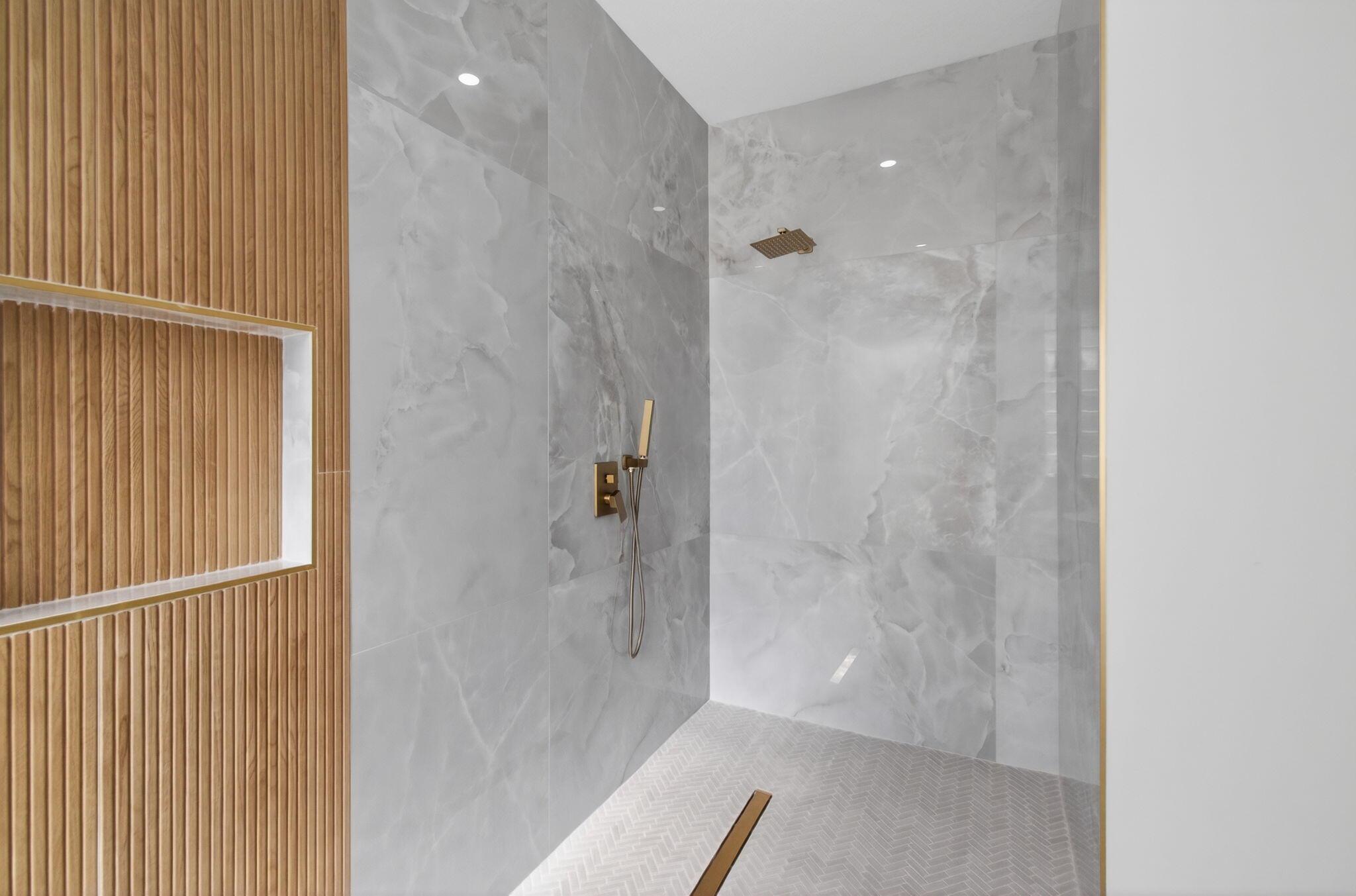 VALENCIA LAKES - Residential