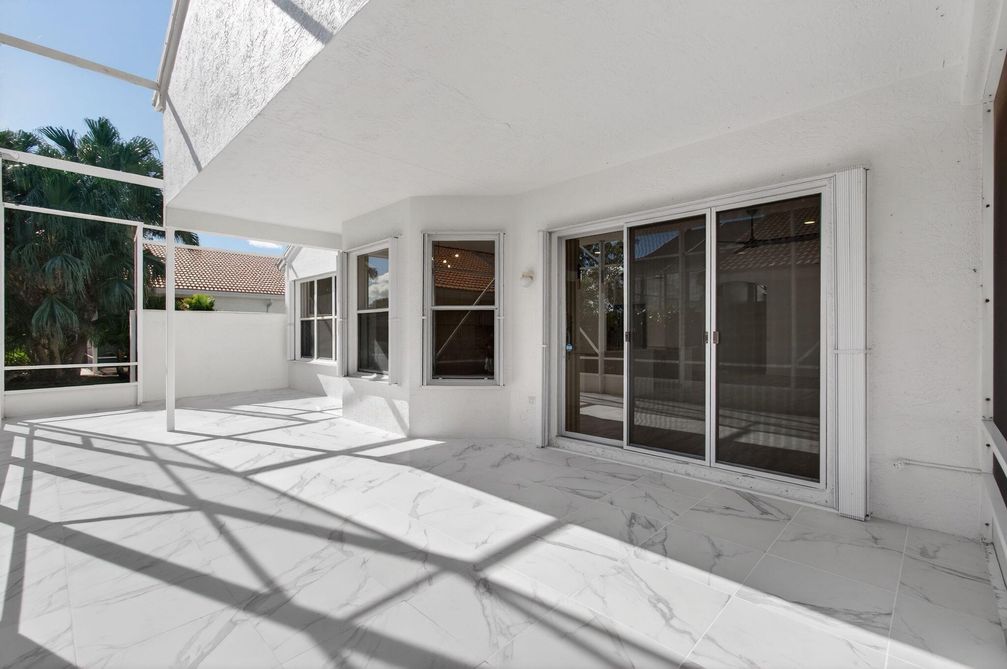 VALENCIA LAKES - Residential