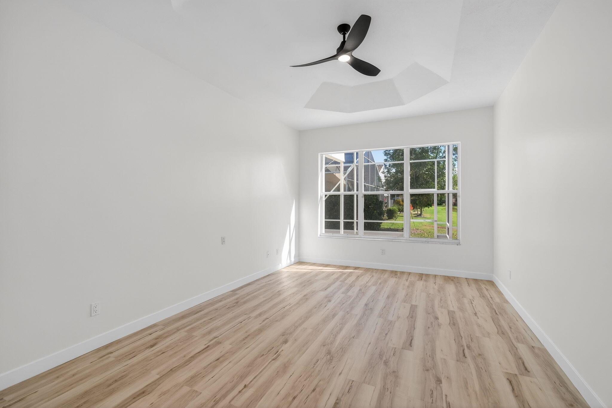 VALENCIA LAKES - Residential