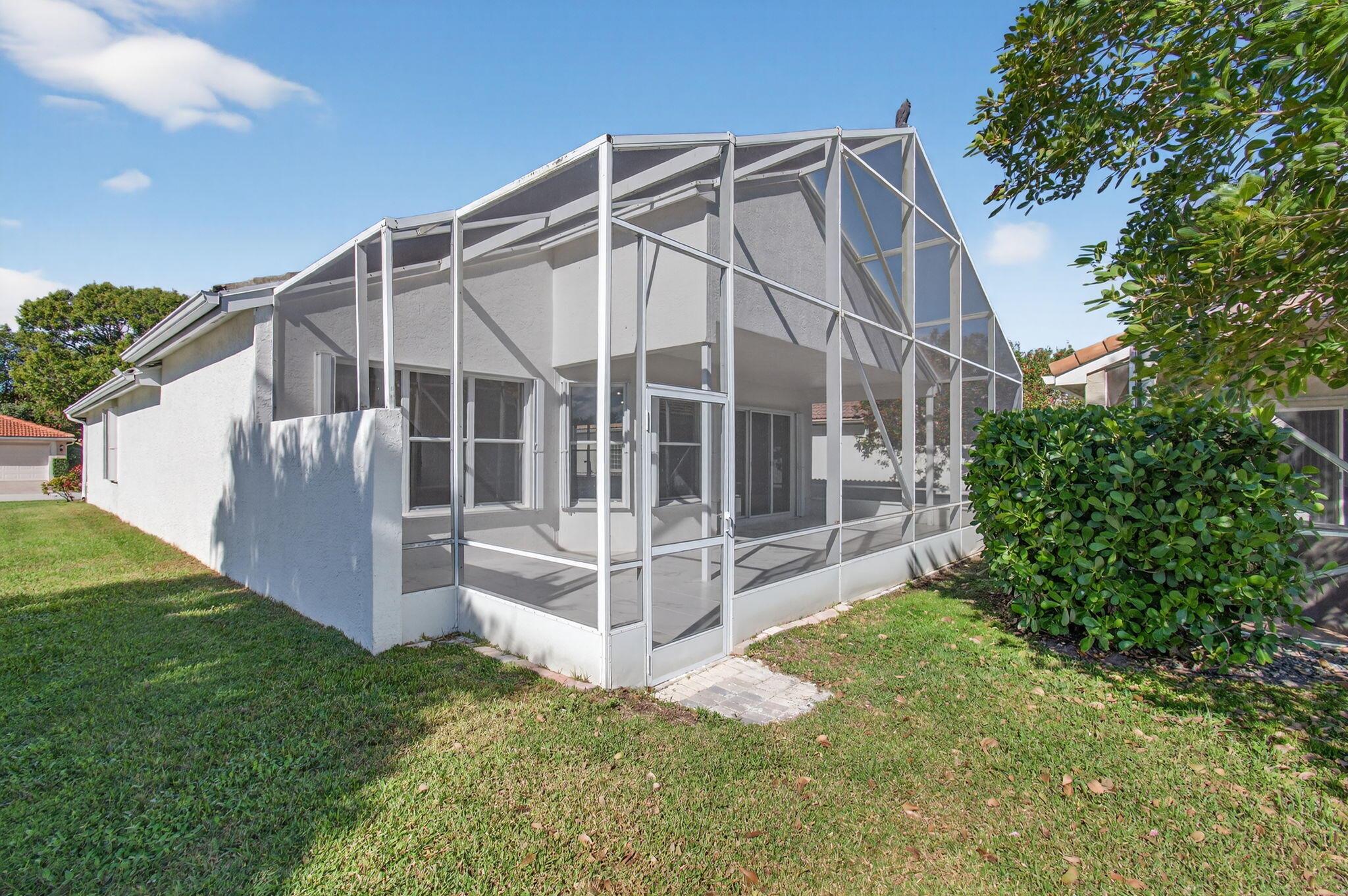 VALENCIA LAKES - Residential