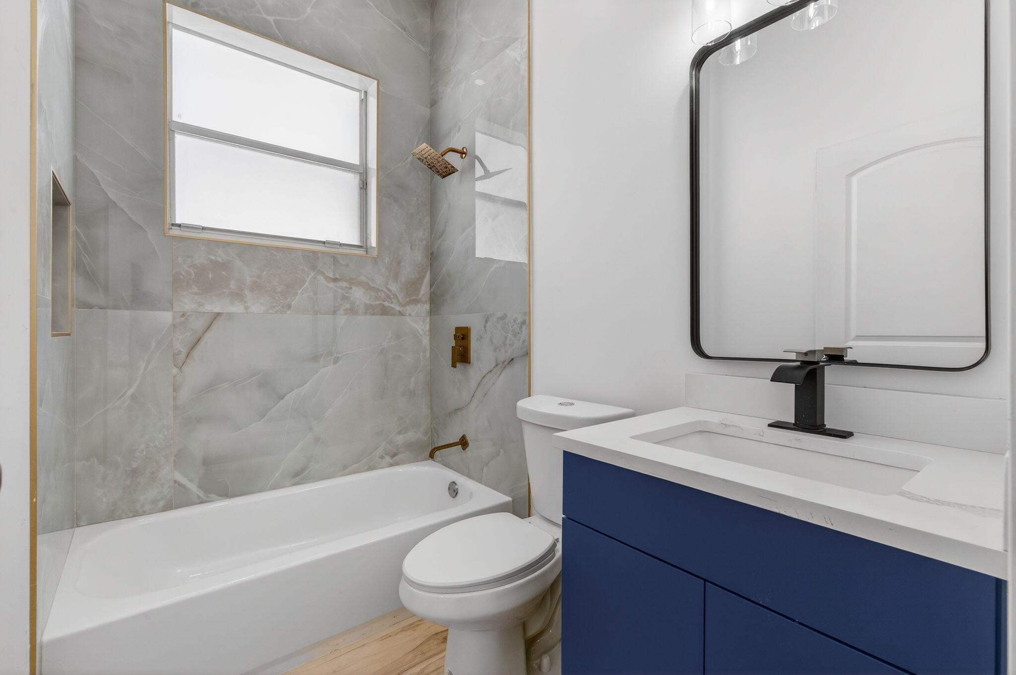 VALENCIA LAKES - Residential