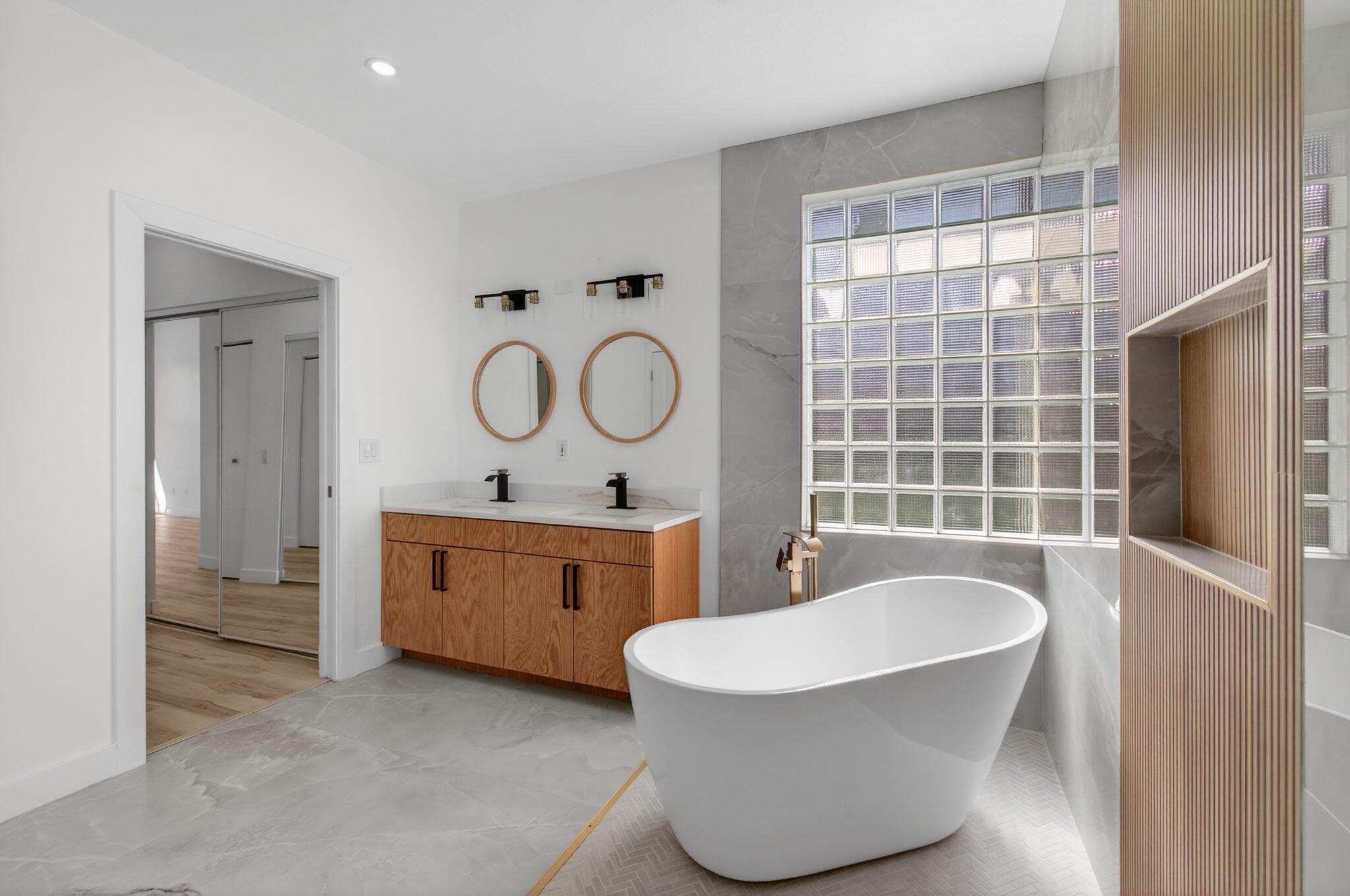 VALENCIA LAKES - Residential