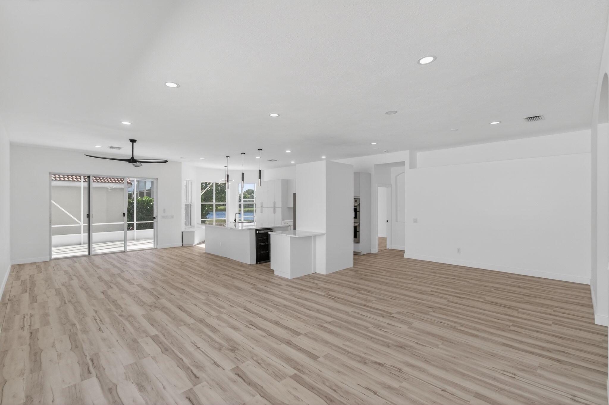 VALENCIA LAKES - Residential