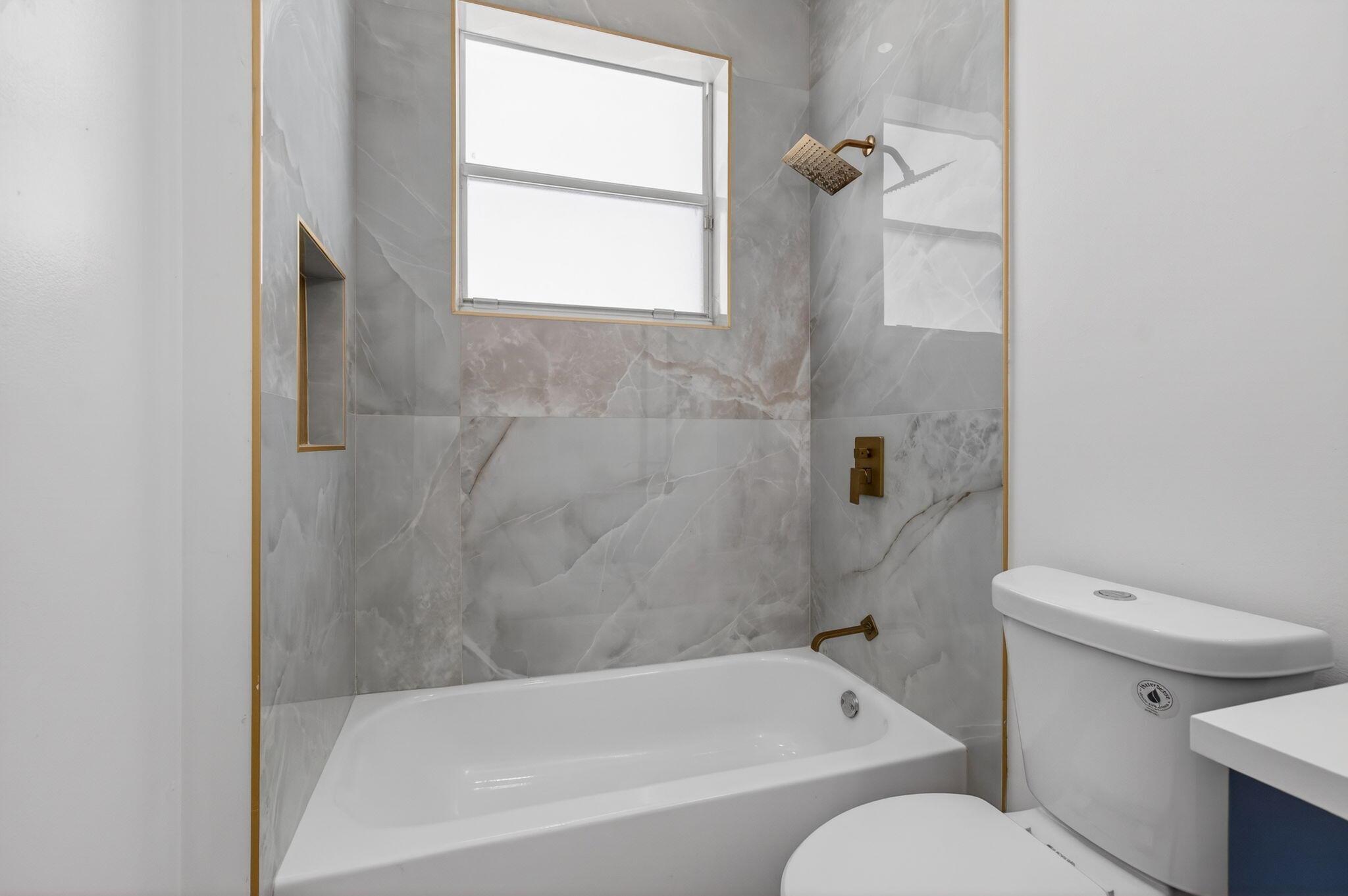 VALENCIA LAKES - Residential