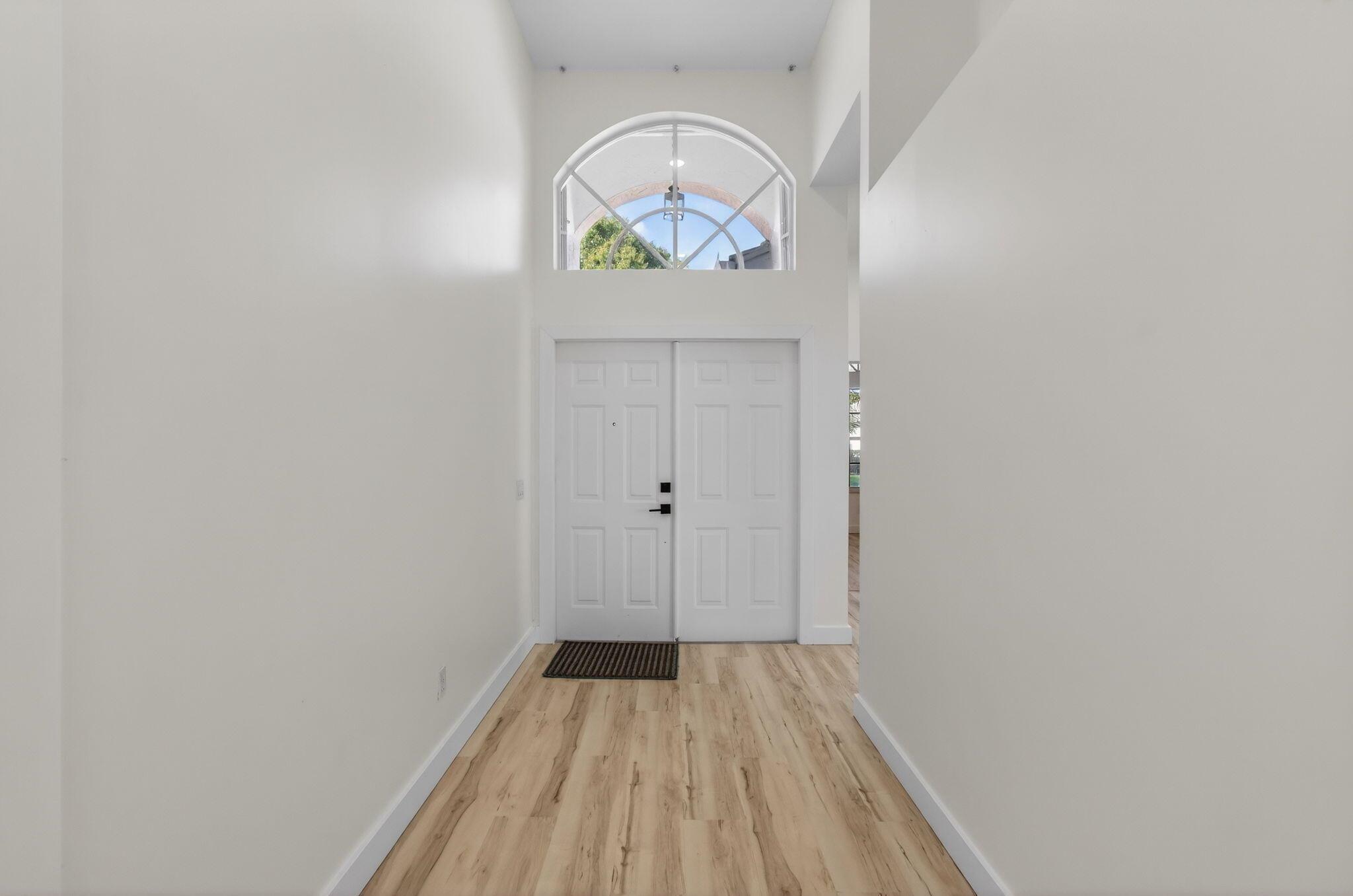 VALENCIA LAKES - Residential