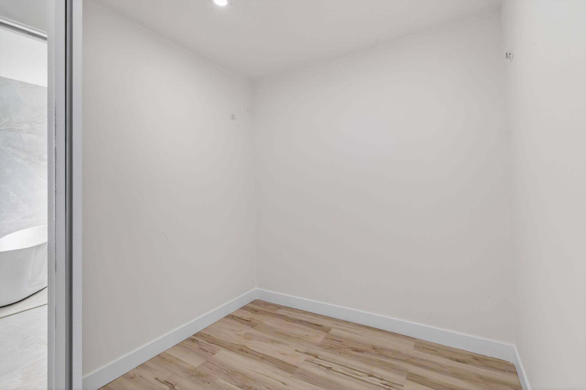 VALENCIA LAKES - Residential