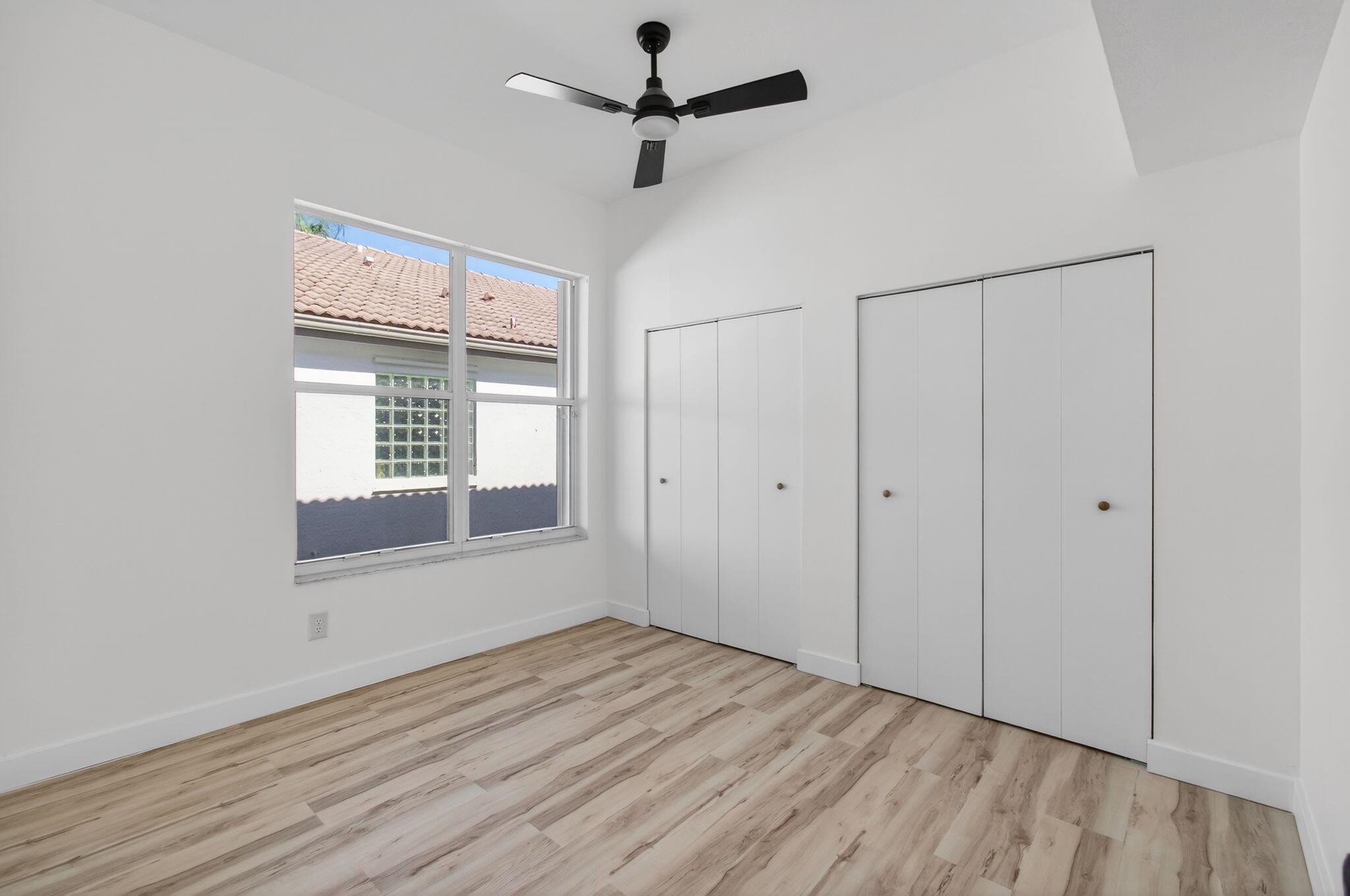 VALENCIA LAKES - Residential