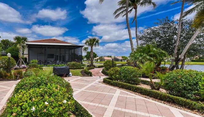 VALENCIA LAKES - Residential