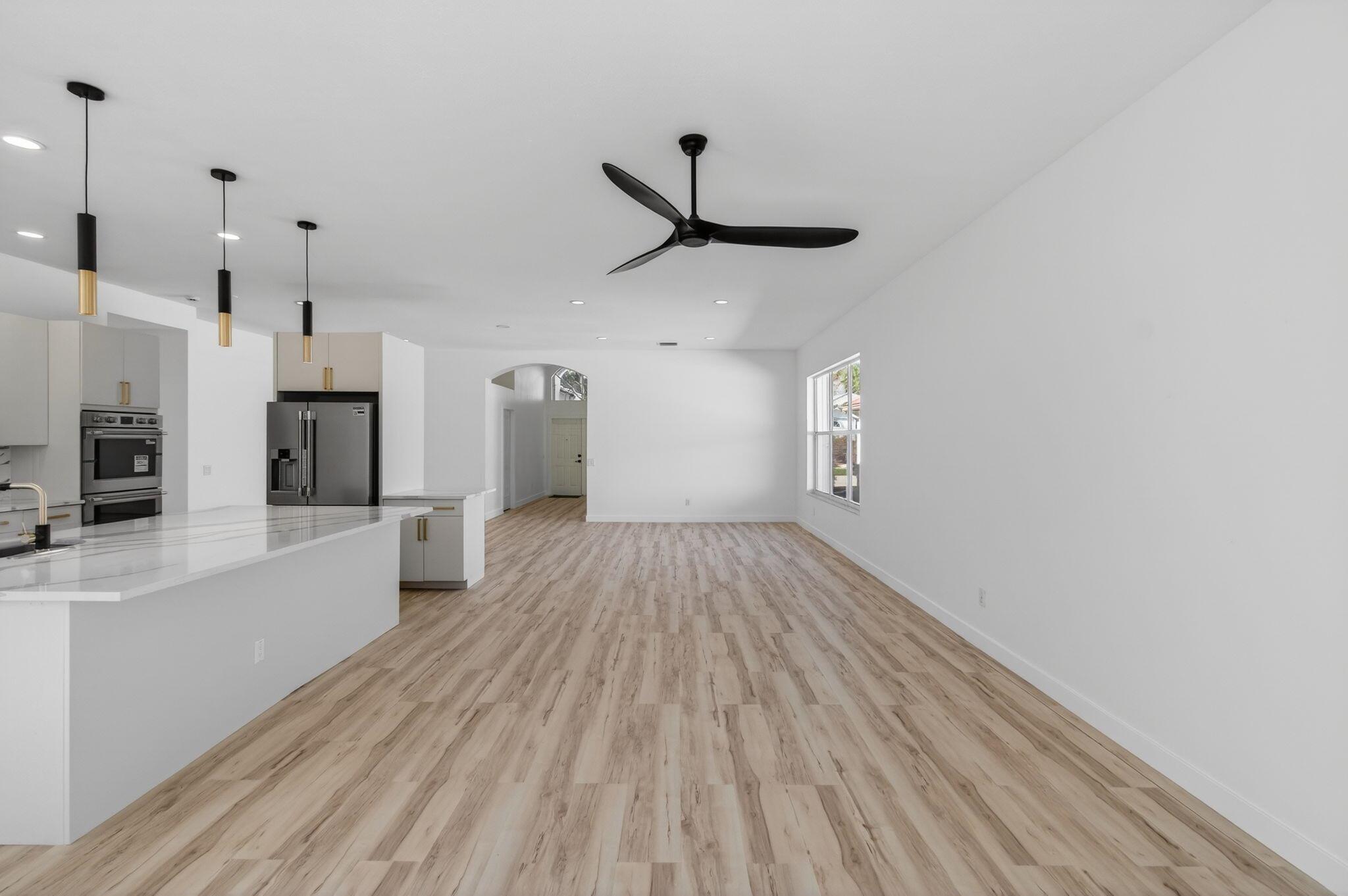 VALENCIA LAKES - Residential