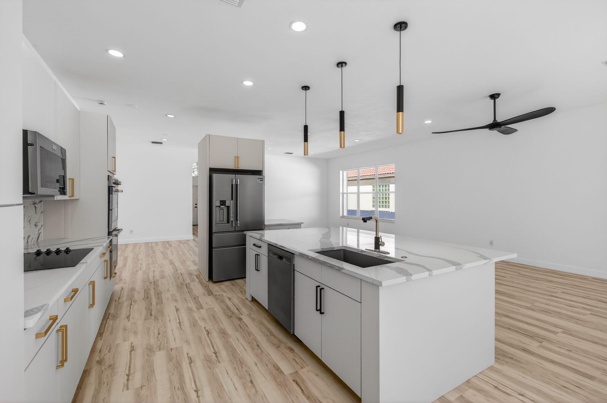 VALENCIA LAKES - Residential