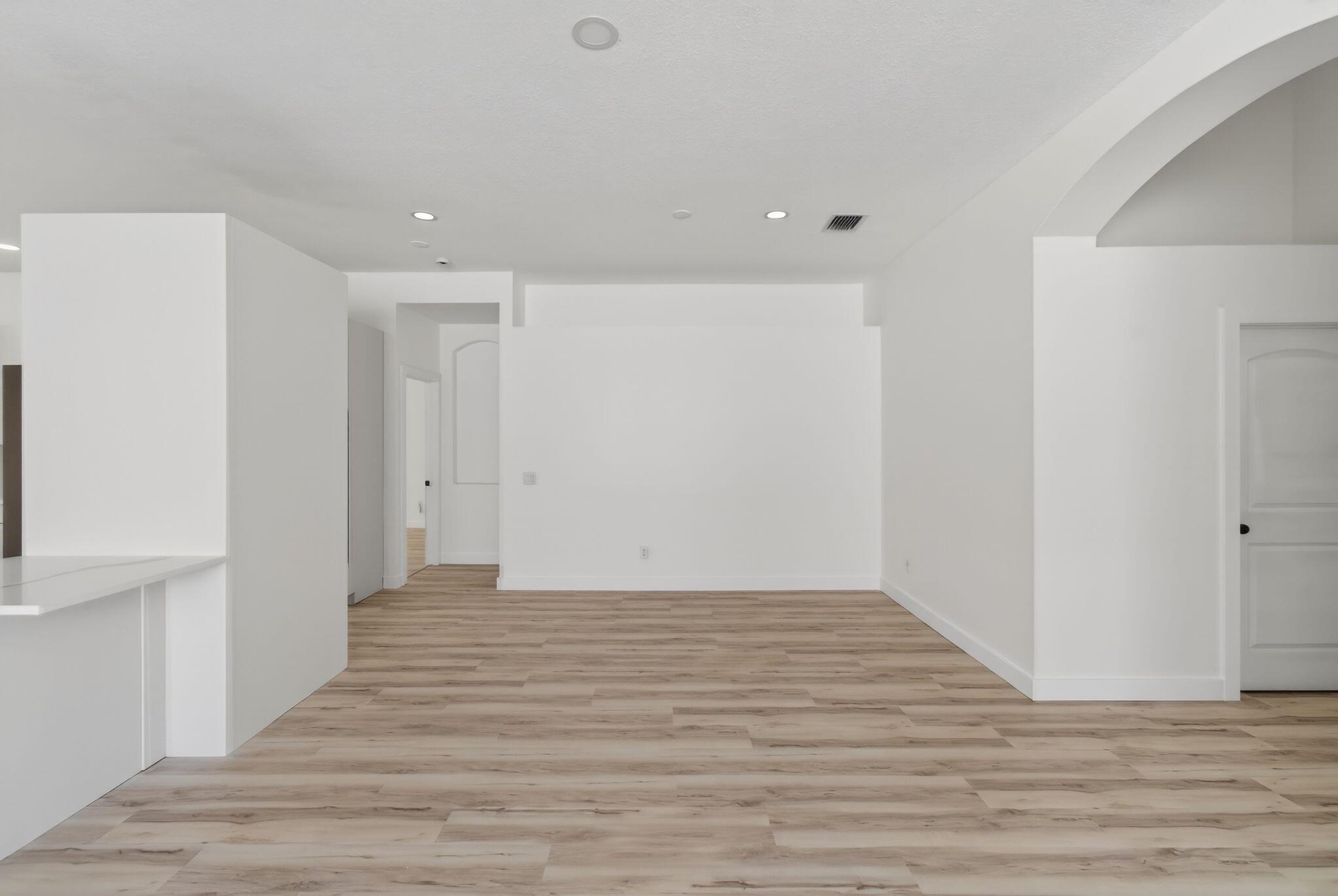 VALENCIA LAKES - Residential