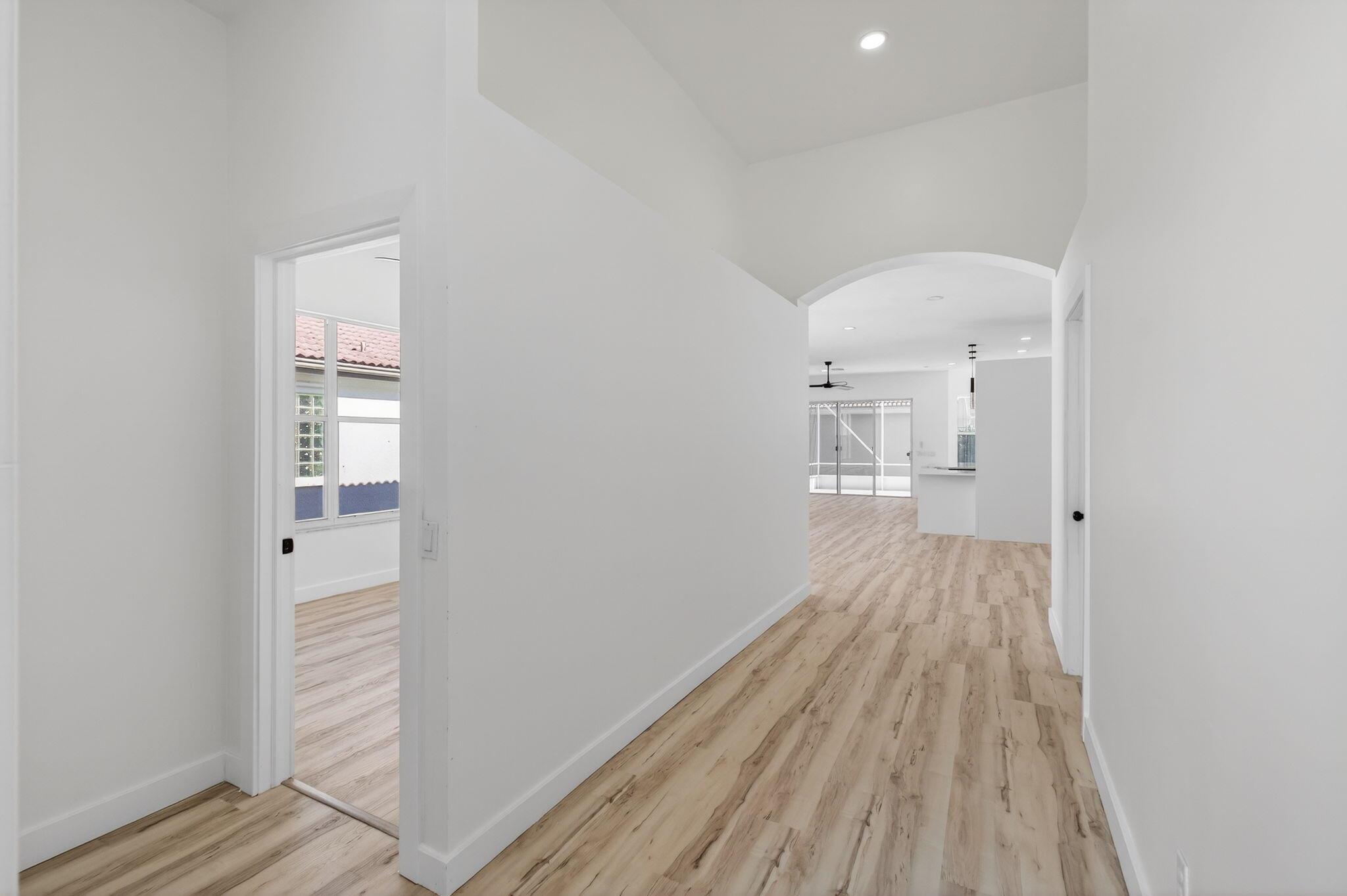 VALENCIA LAKES - Residential