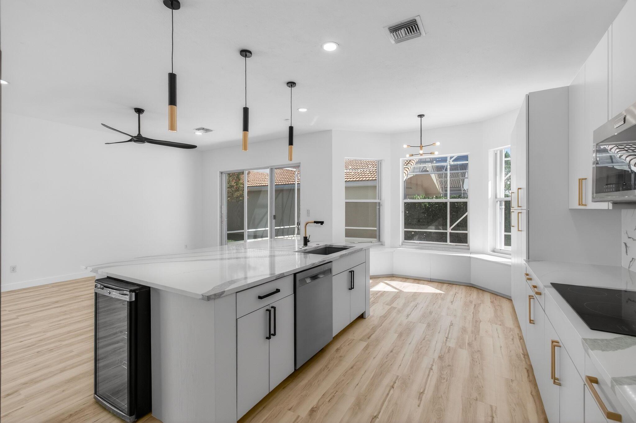 VALENCIA LAKES - Residential