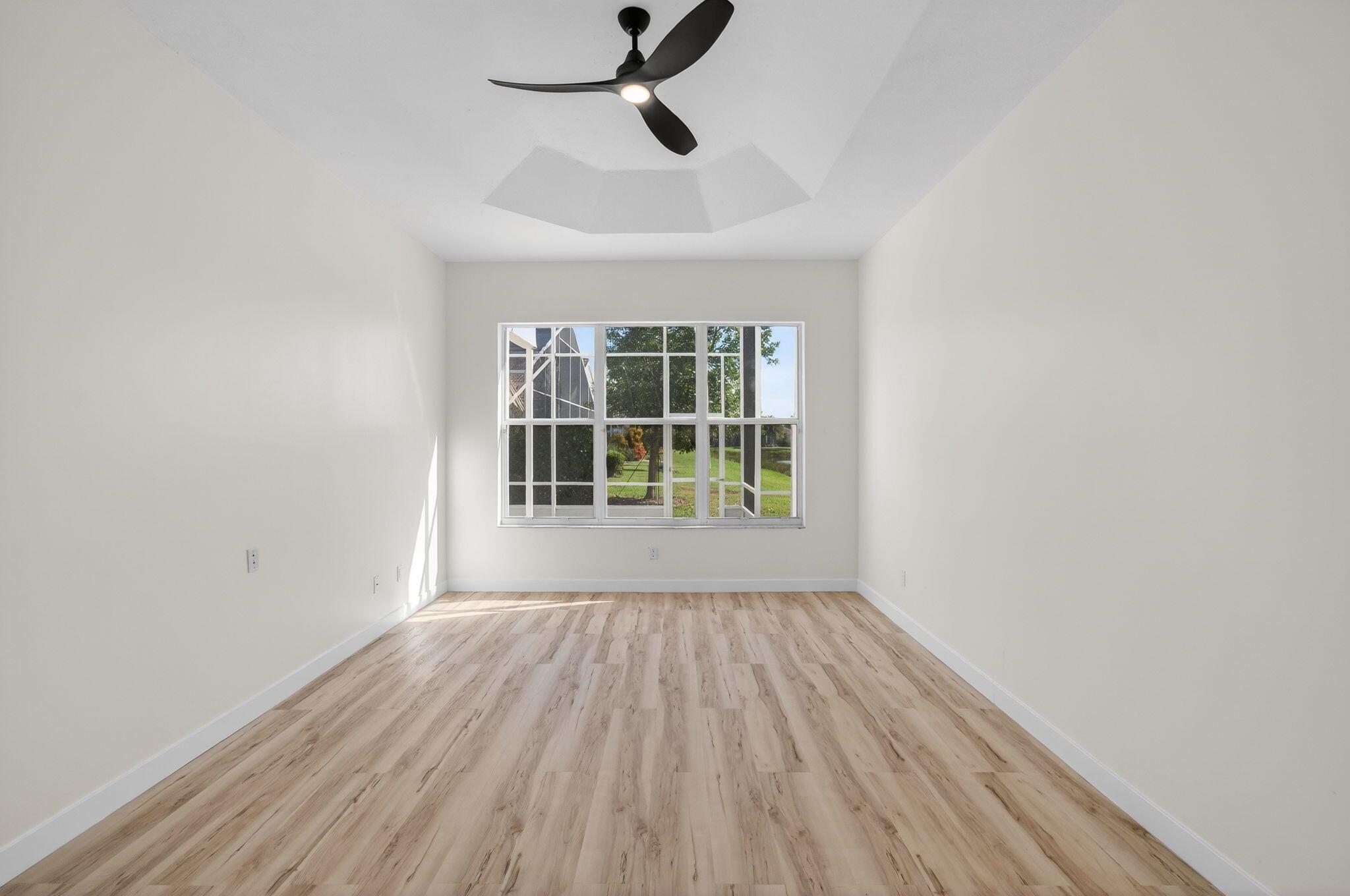 VALENCIA LAKES - Residential