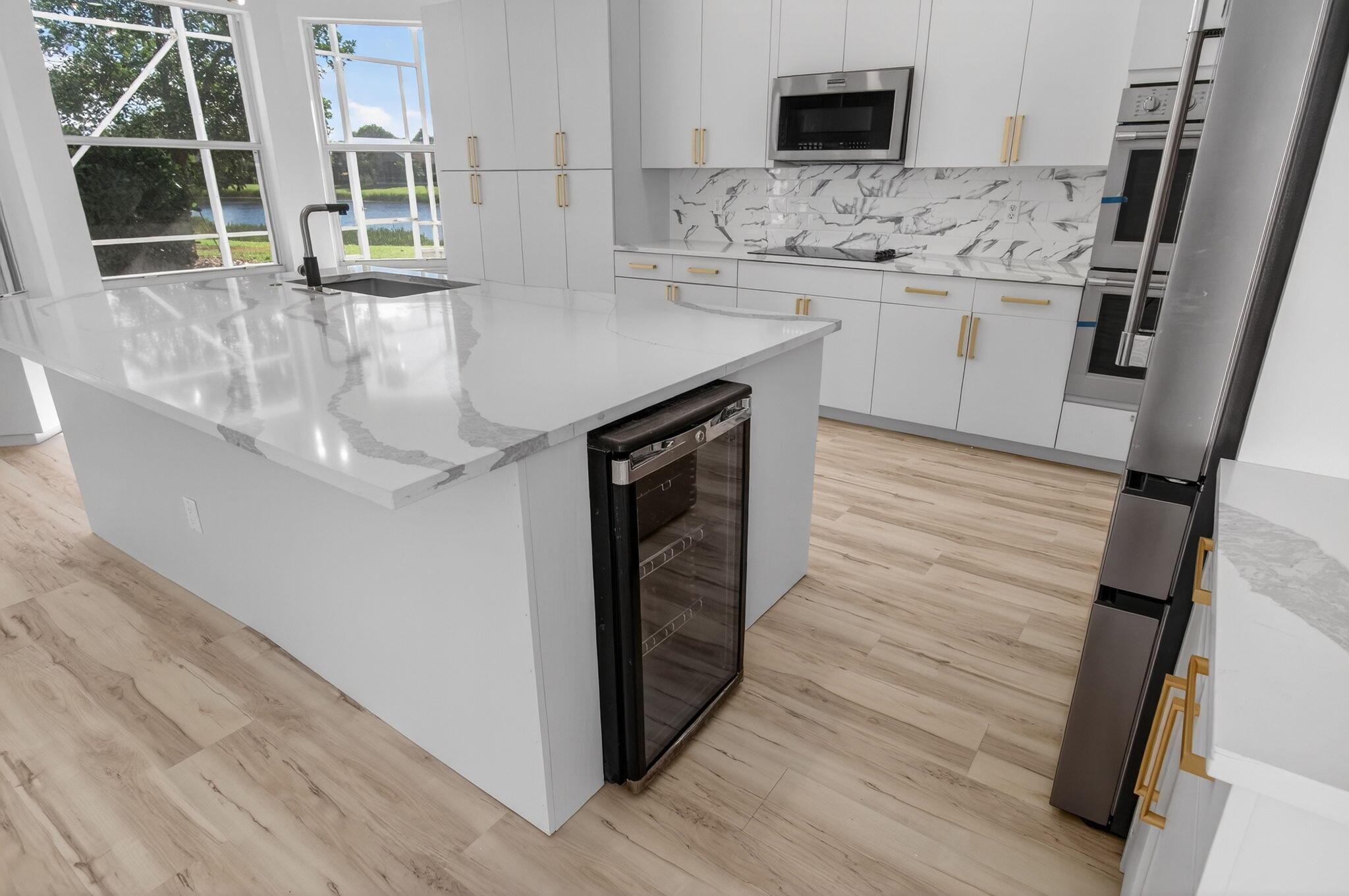 VALENCIA LAKES - Residential