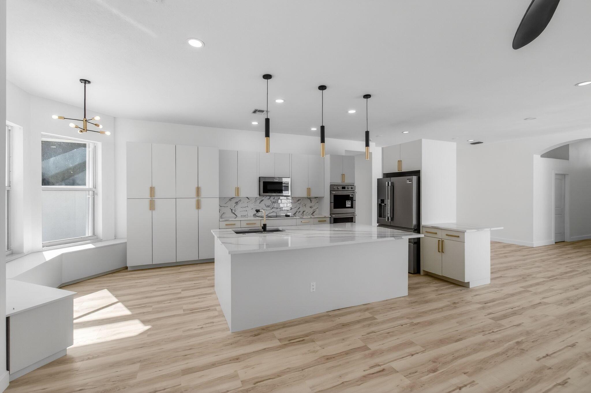 VALENCIA LAKES - Residential