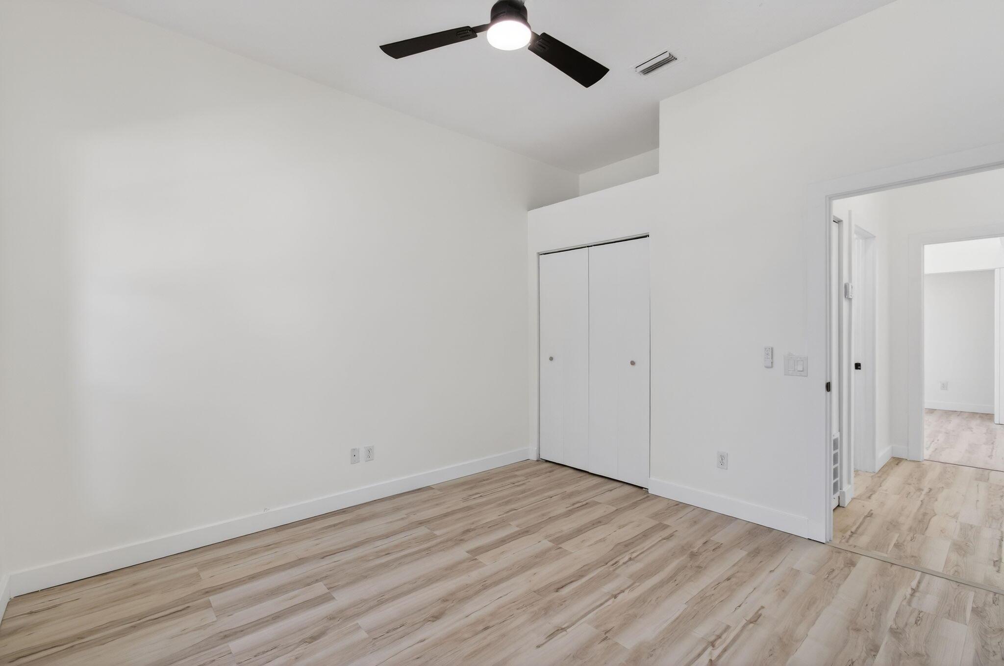 VALENCIA LAKES - Residential