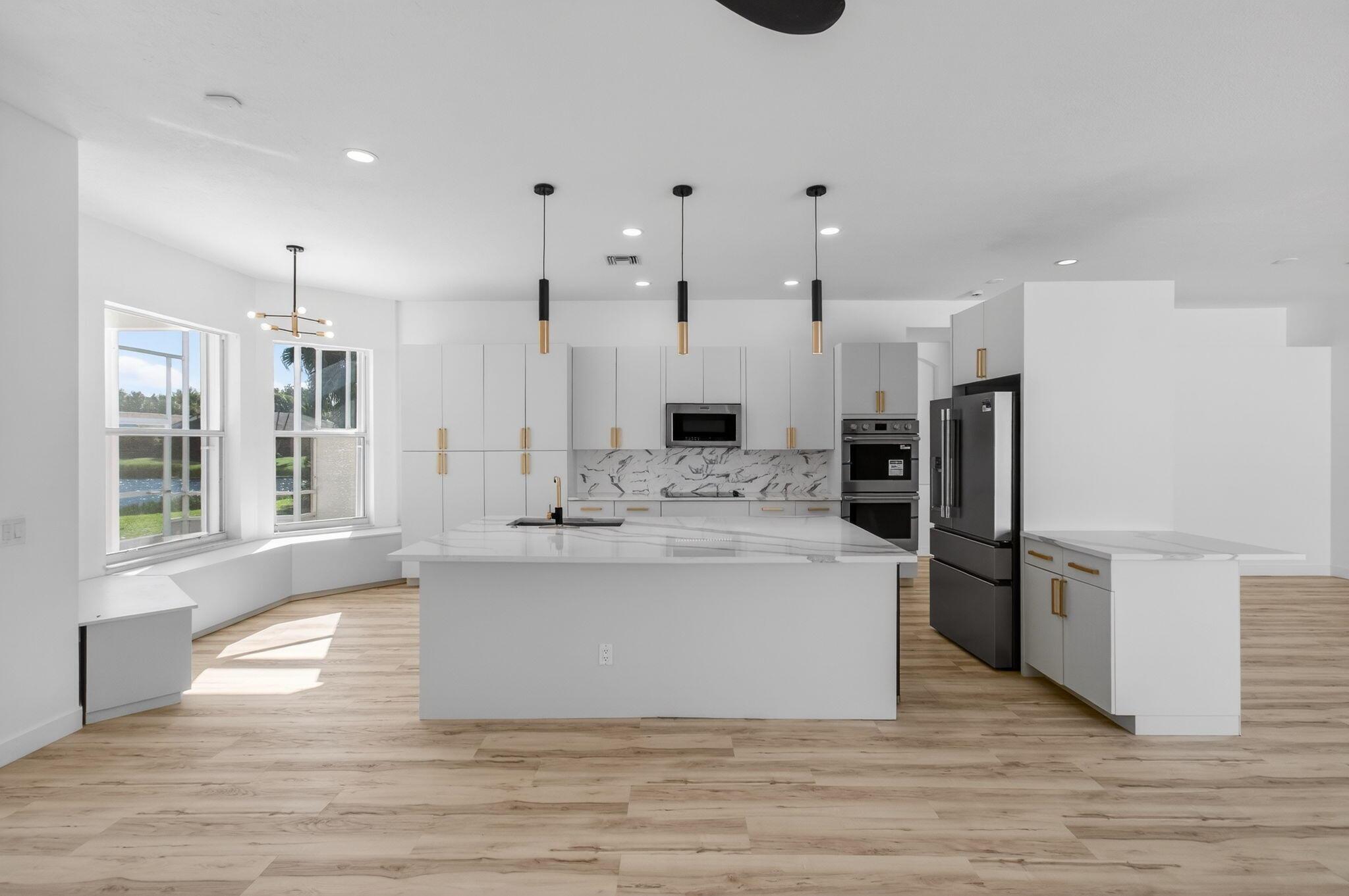 VALENCIA LAKES - Residential